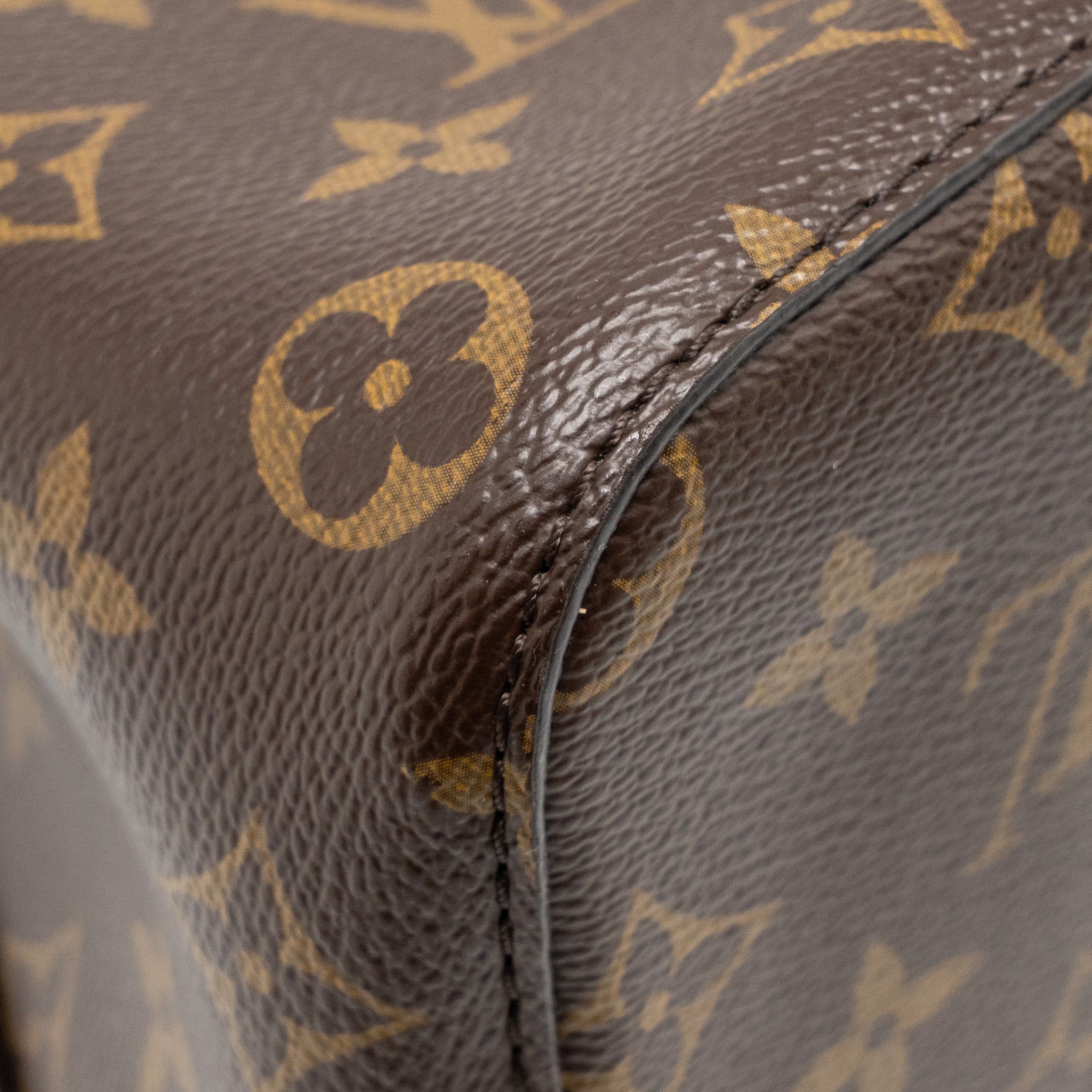 louis-vuitton-neo-noe-monogram-canvas-black-ghw-5