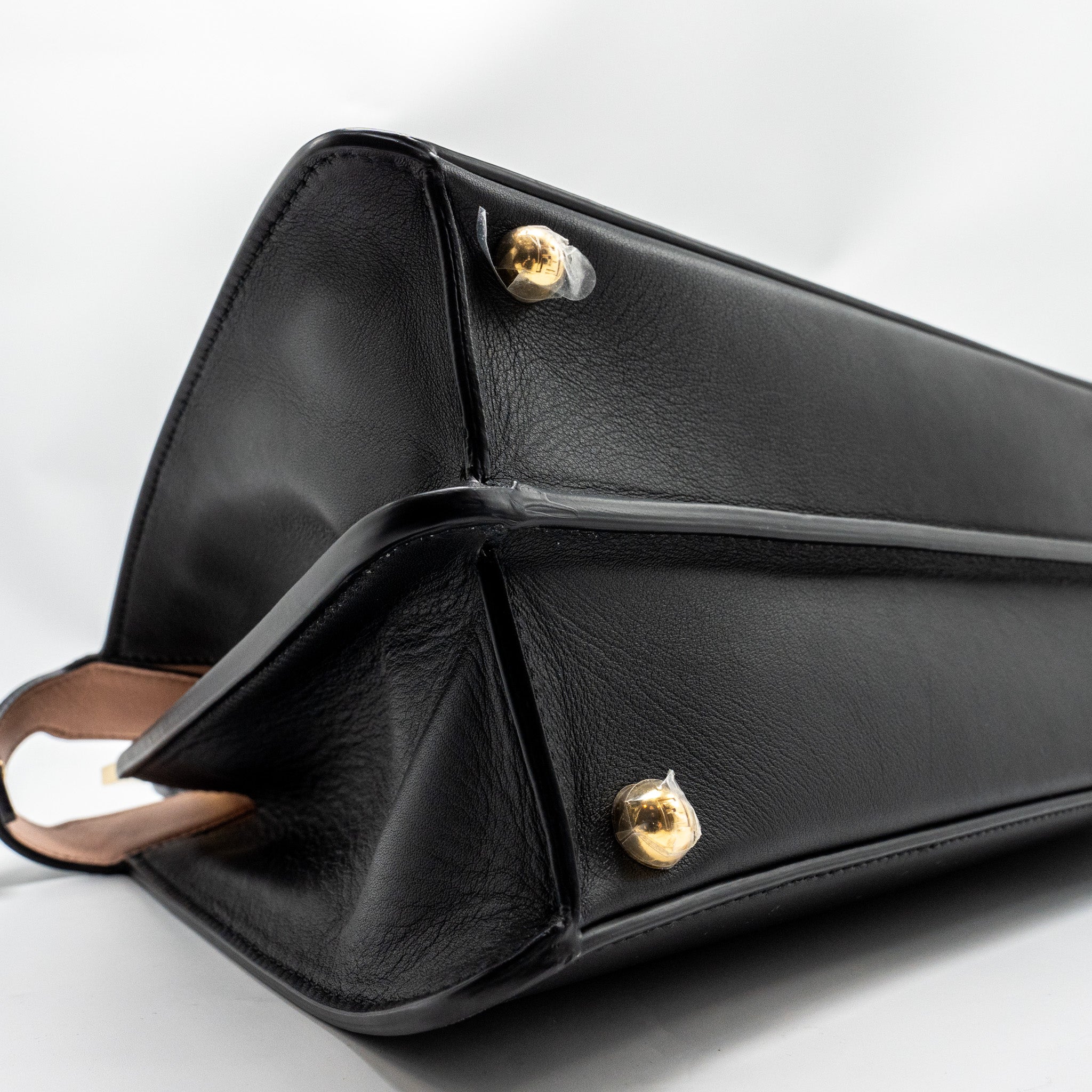 fendi-iseeu-medium-peekaboo-calfskin-black-light-pink-ghw
