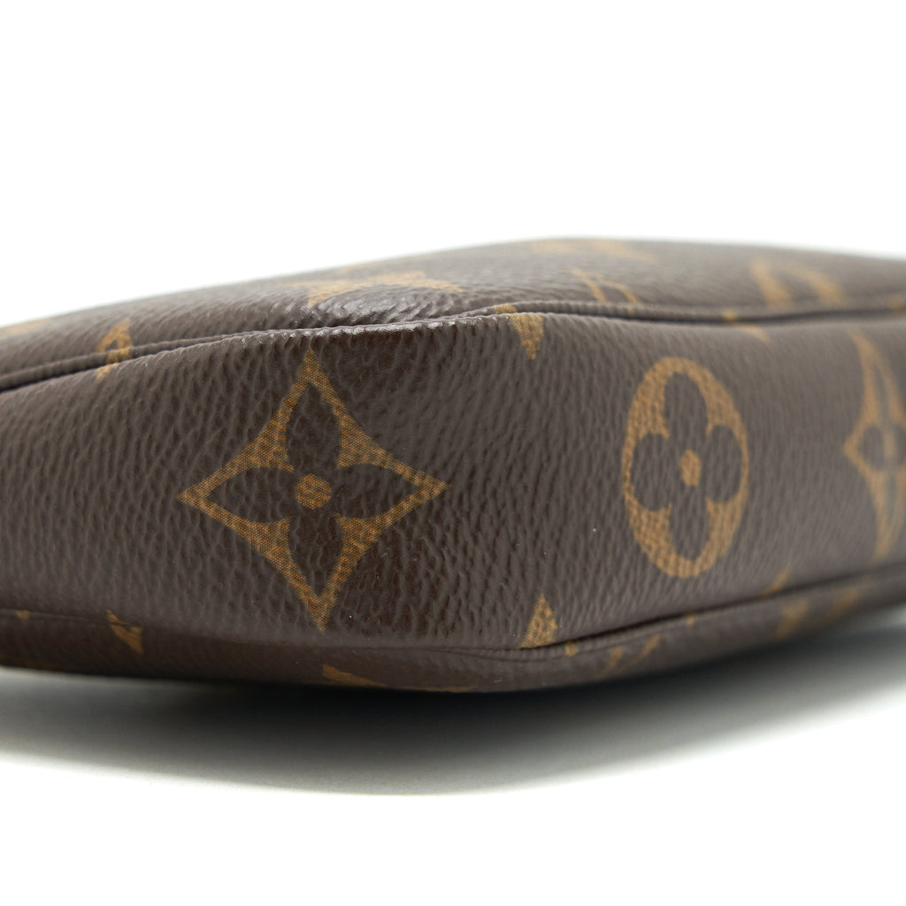 louis-vuitton-mini-pochette-accessories-monogram-canvas-ghw