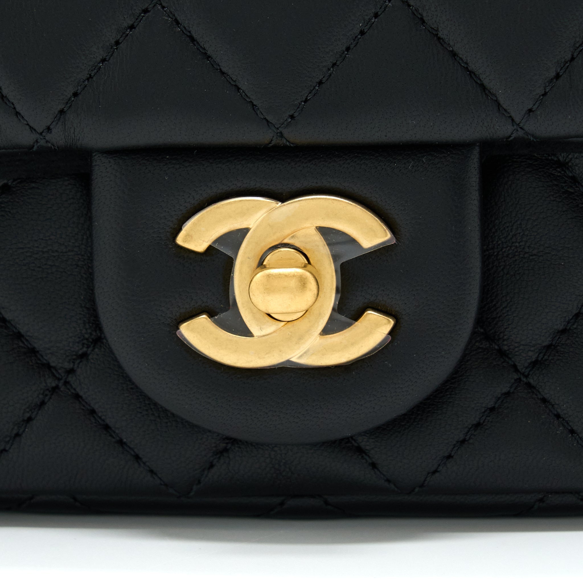 chanel-pearl-crush-mini-rectangular-lambskin-black-with-ghw-microchip