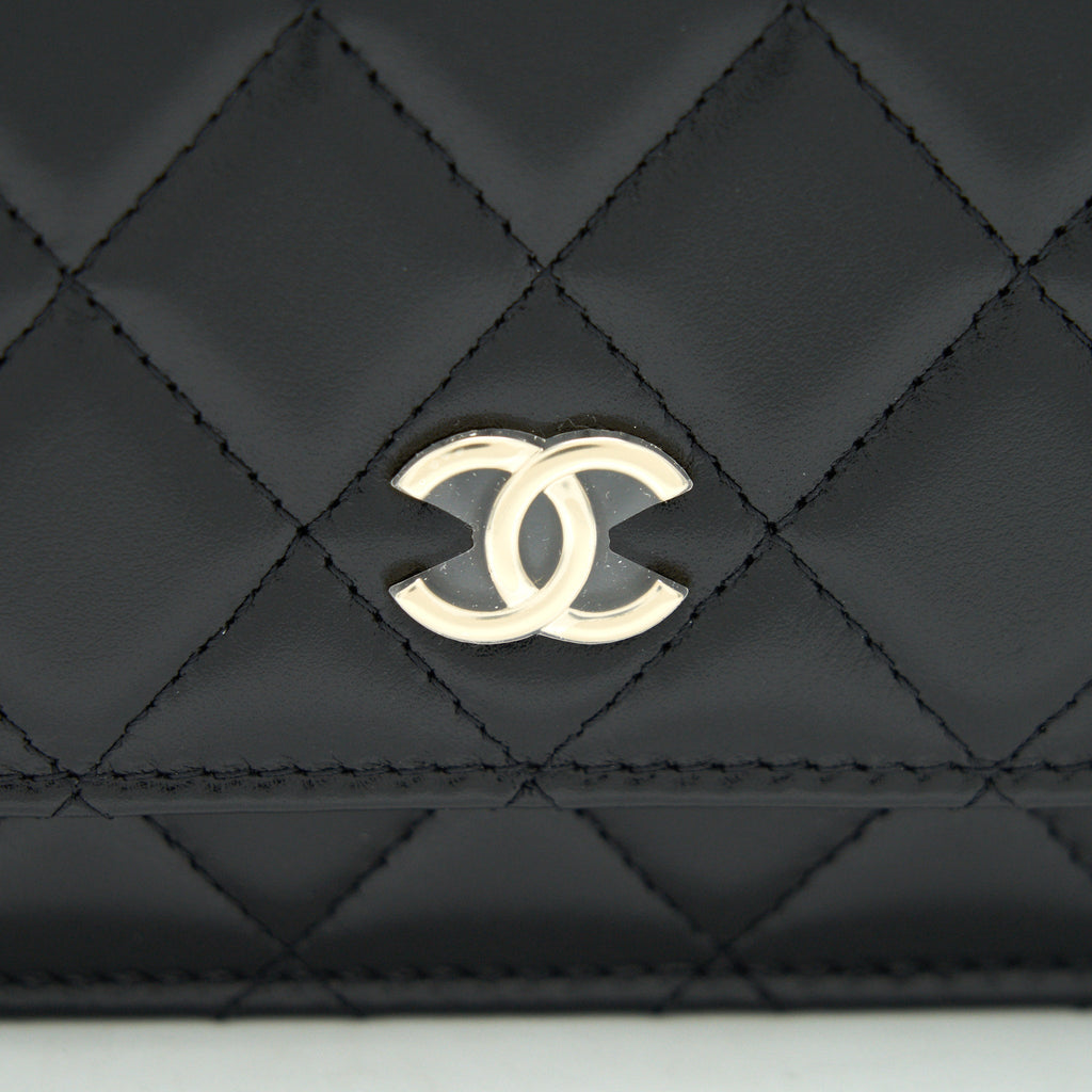 chanel-giant-pearl-crush-wallet-on-chain-black