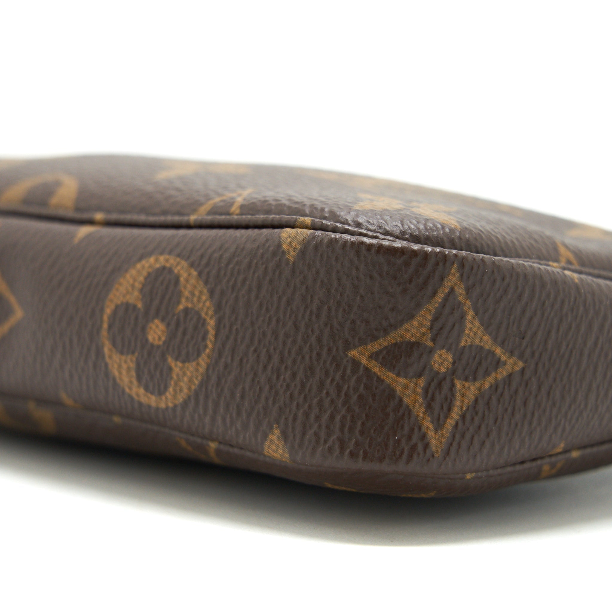 louis-vuitton-mini-pochette-accessories-monogram-canvas-ghw