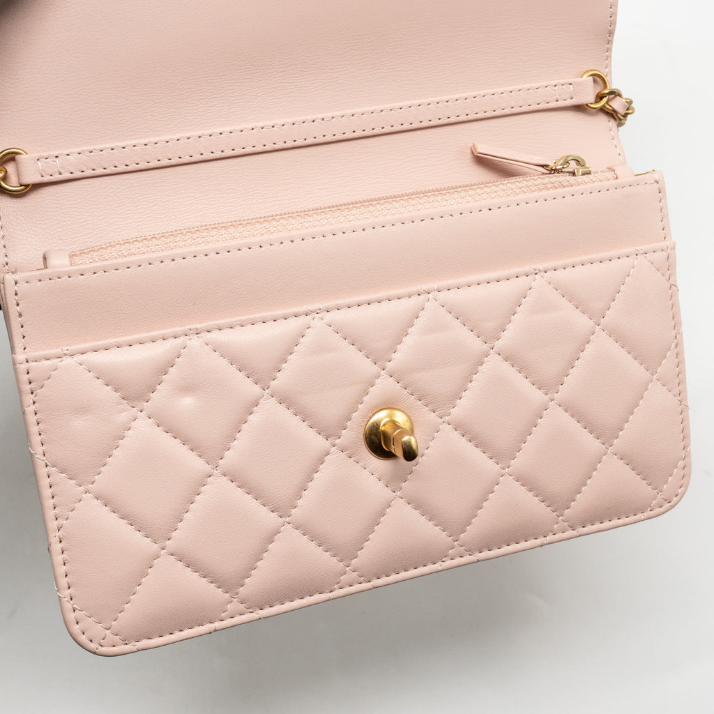 chanel-pearl-crush-wallet-on-chain-lambskin-light-pink-ghw-microchip-1