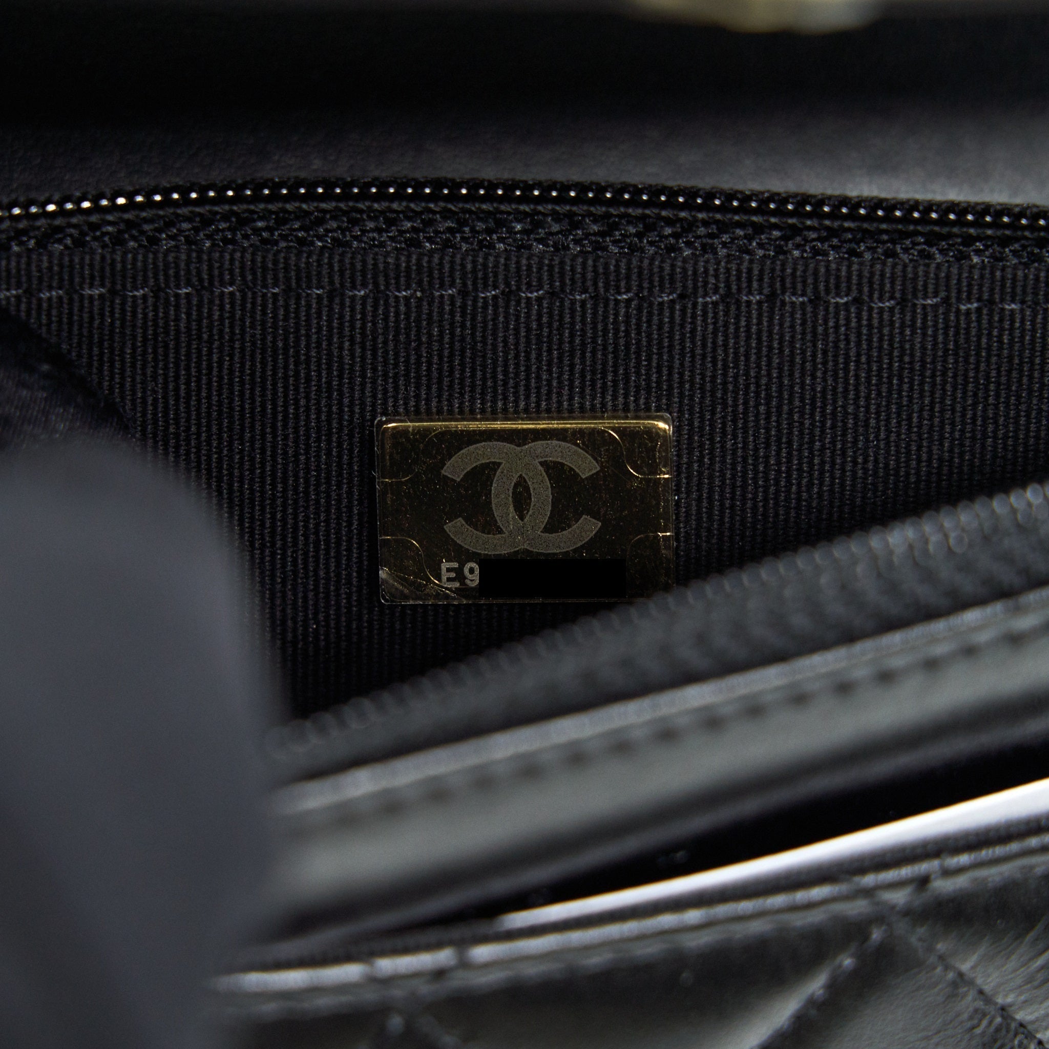 chanel-giant-pearl-crush-wallet-on-chain-black