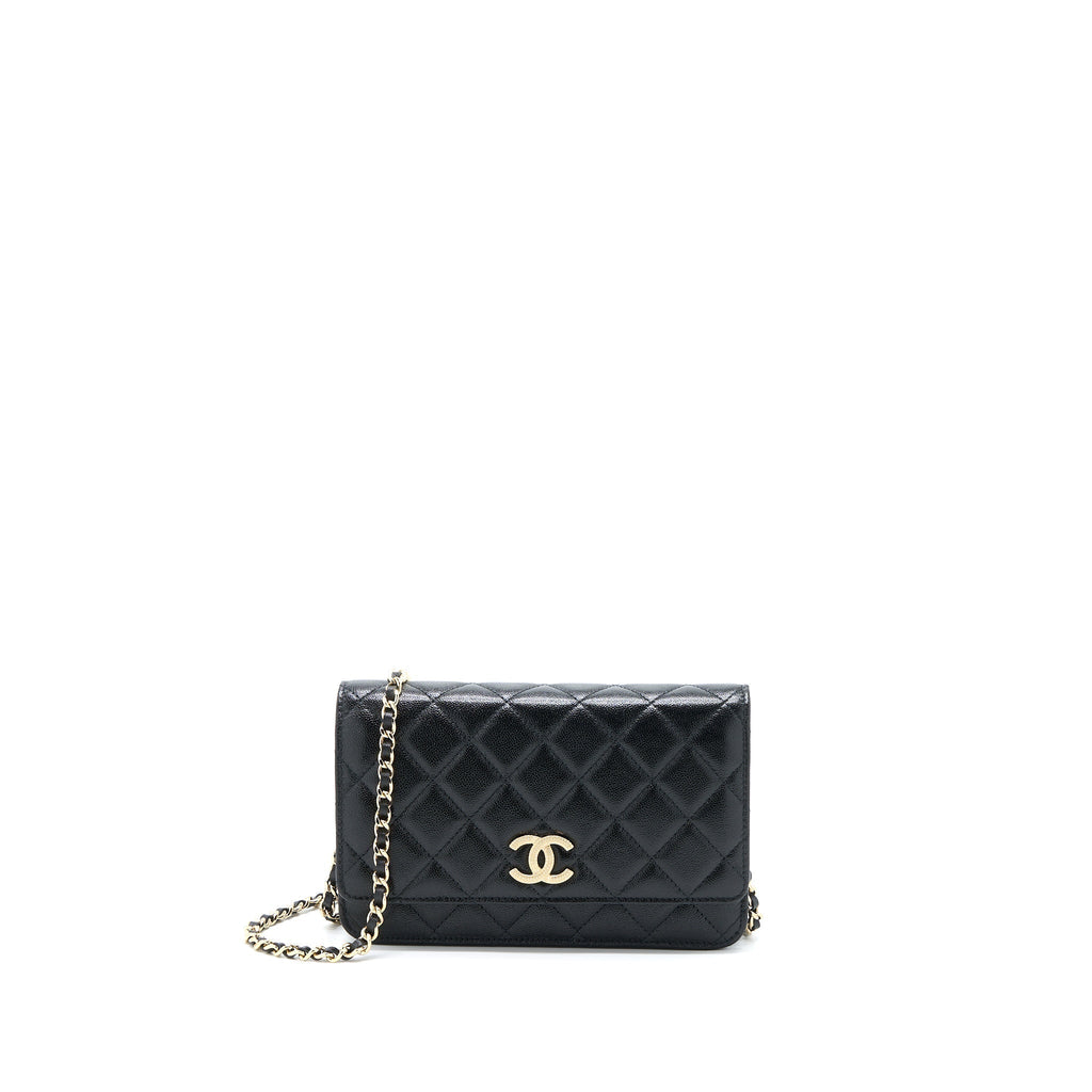 chanel-22b-detail-cc-logo-wallet-on-chain-caviar-black-lghw-microchip