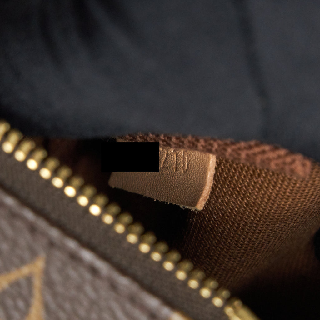 louis-vuitton-mini-pochette-accessories-monogram-canvas-ghw