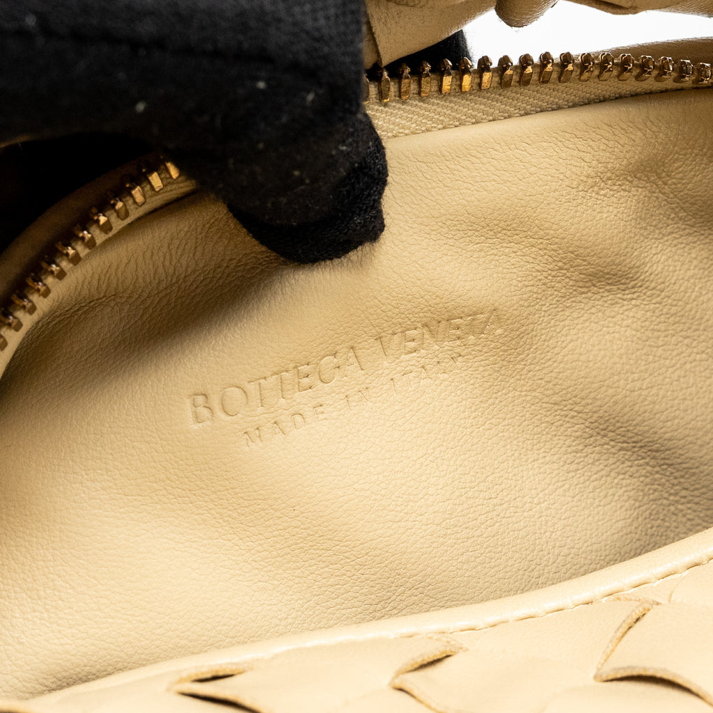 bottega-veneta-mini-jodie-lambskin-beige-ghw