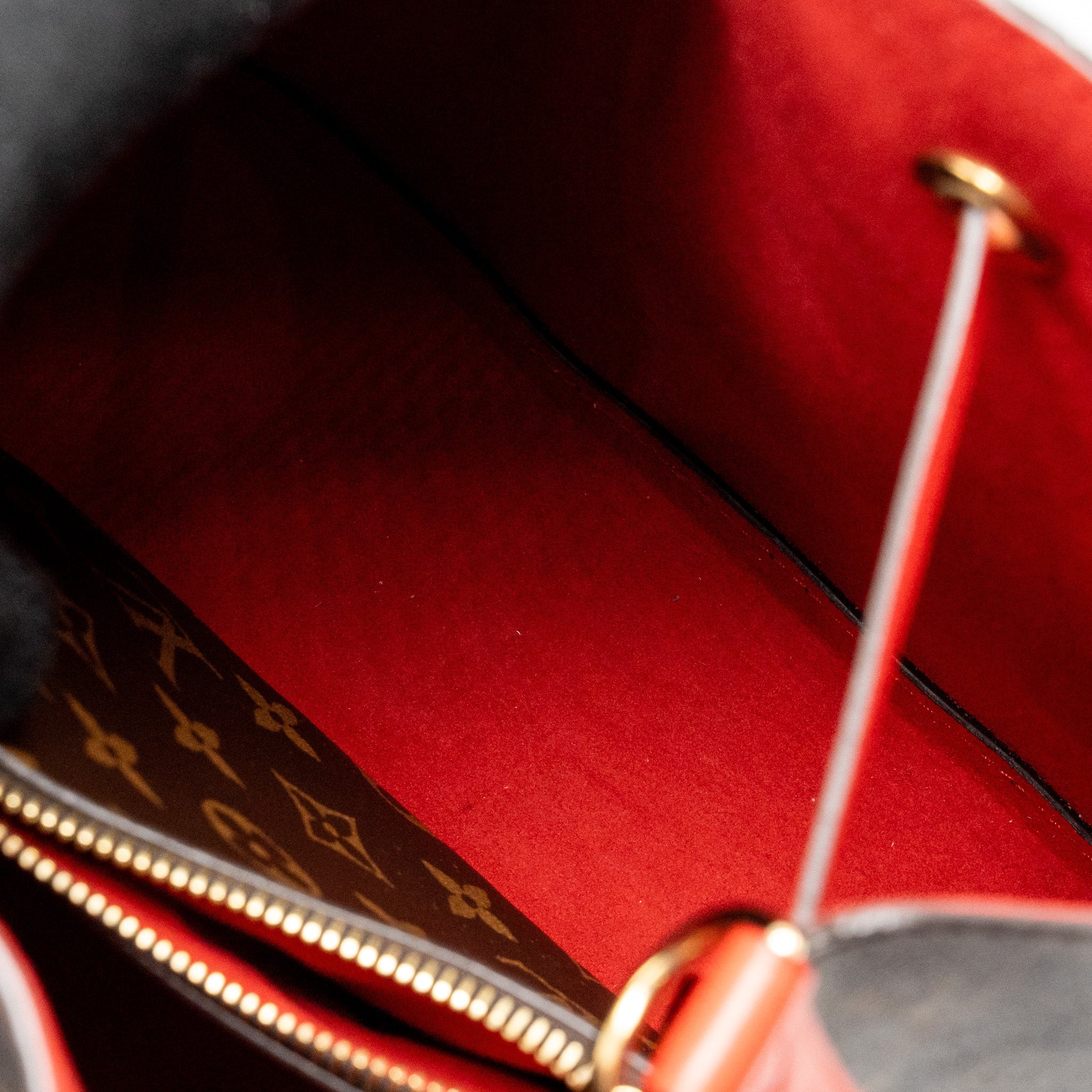 louis-vuitton-neo-noe-monogram-canvas-red-ghw-1