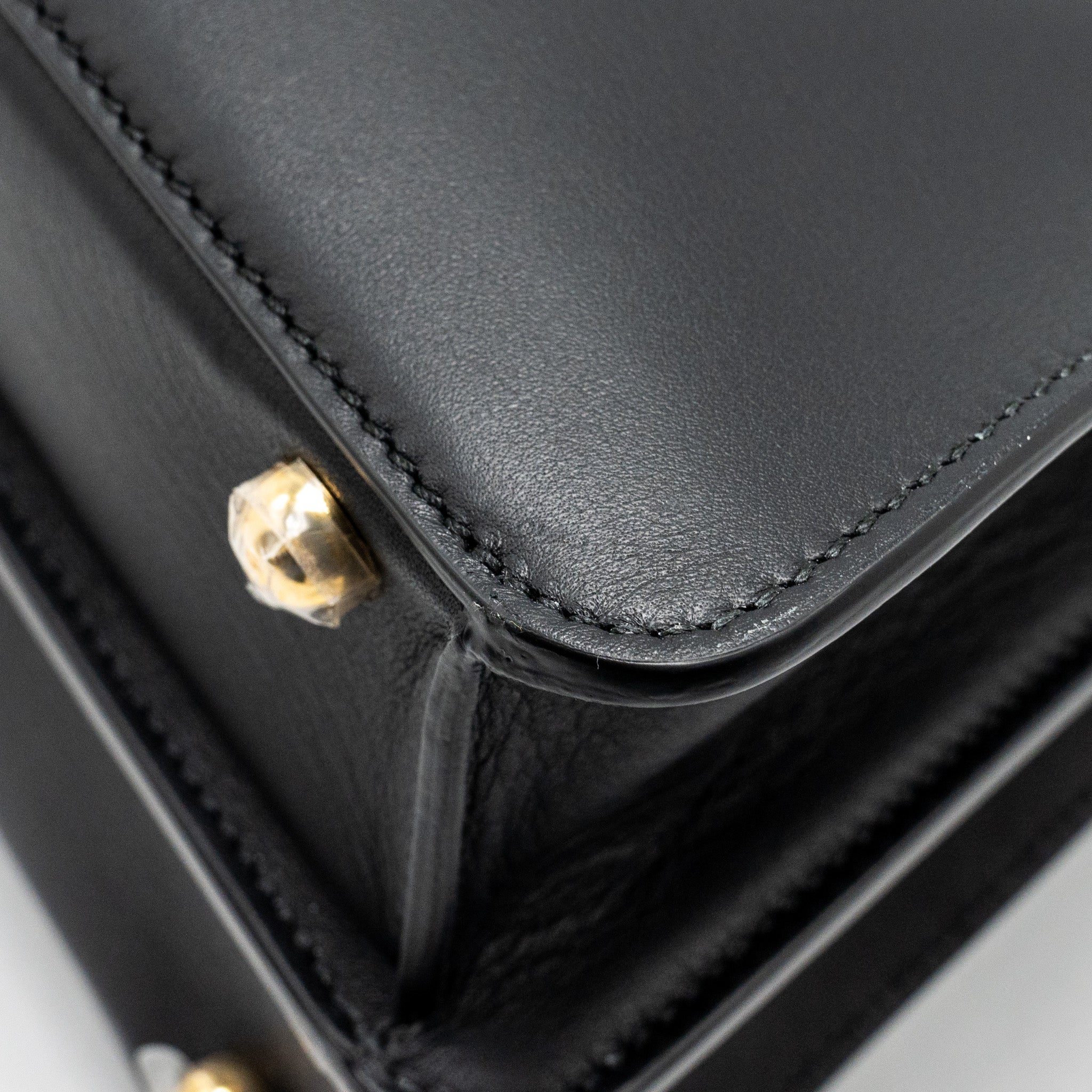 fendi-iseeu-medium-peekaboo-calfskin-black-light-pink-ghw