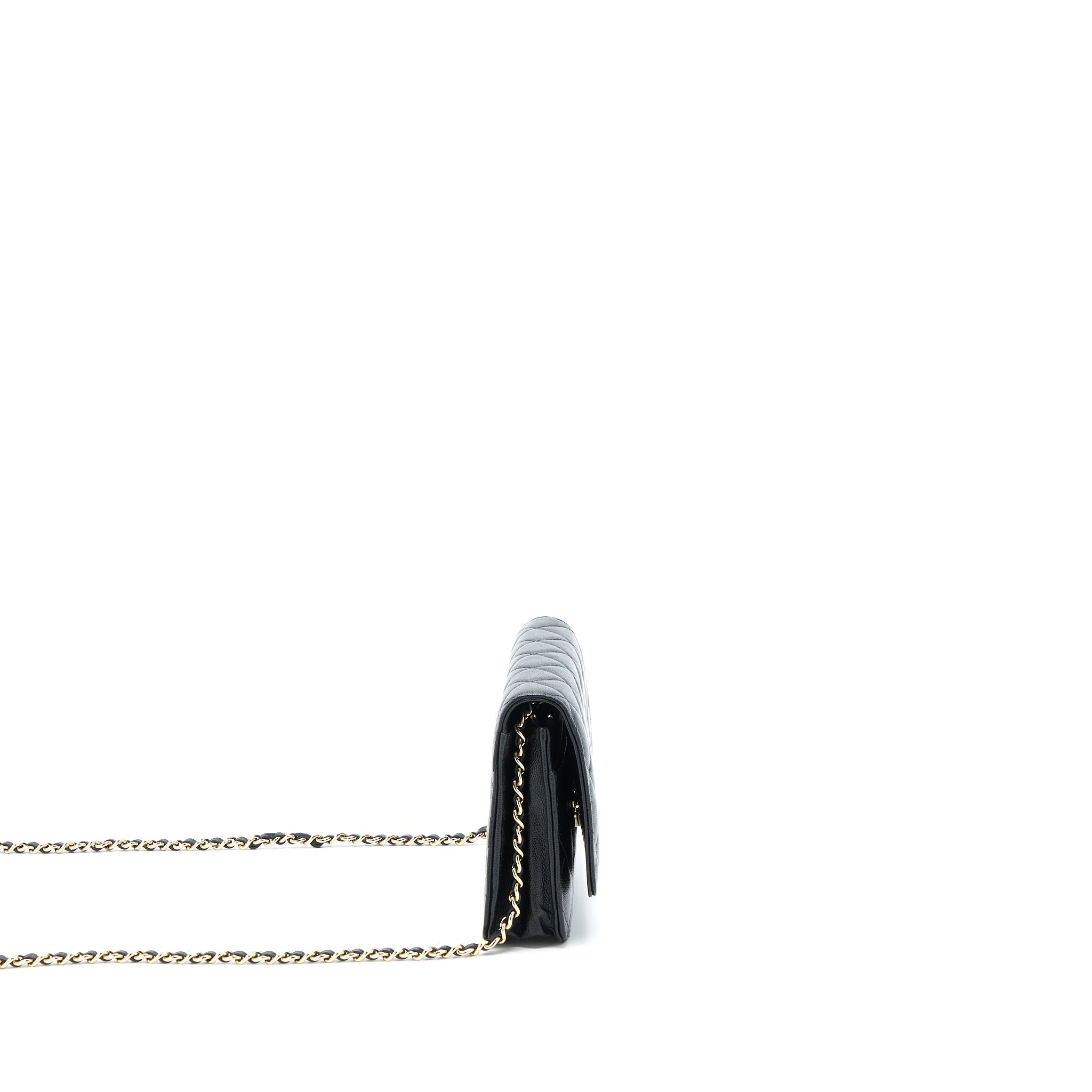 chanel-22b-detail-cc-logo-wallet-on-chain-caviar-black-lghw-microchip