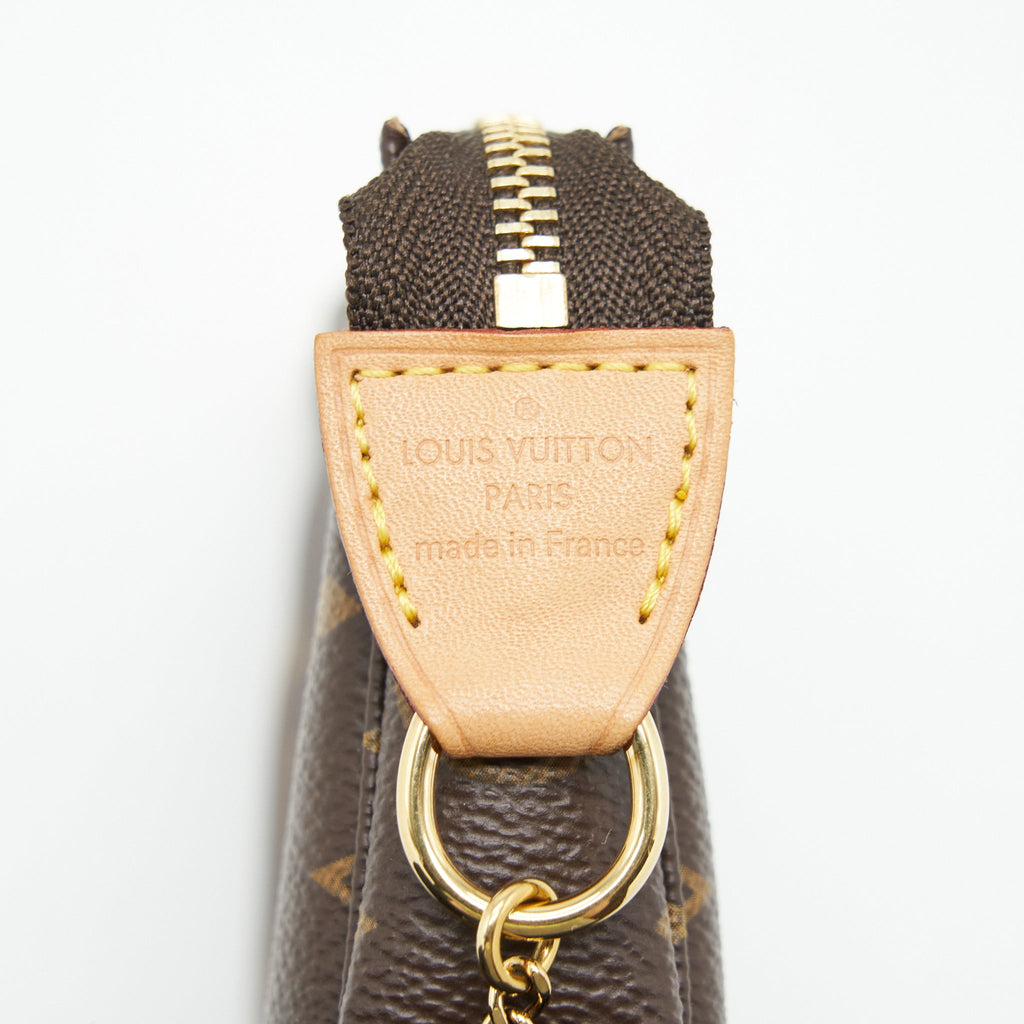 louis-vuitton-mini-pochette-accessories-monogram-canvas-ghw