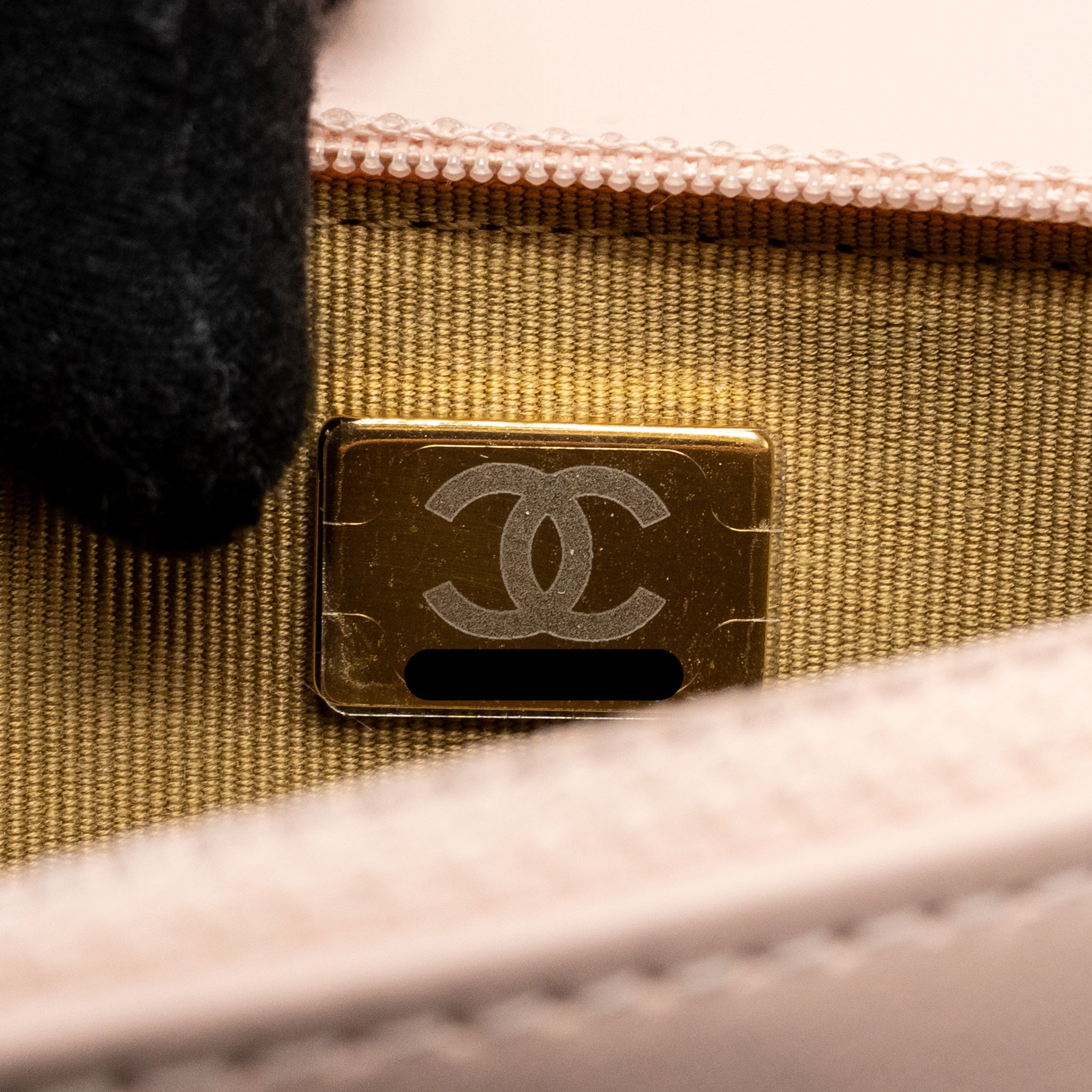 chanel-pearl-crush-wallet-on-chain-lambskin-light-pink-ghw-microchip-1