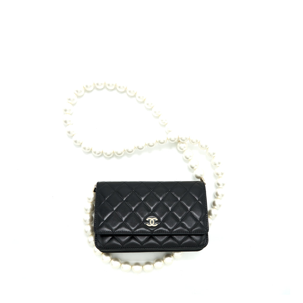 chanel-giant-pearl-crush-wallet-on-chain-black