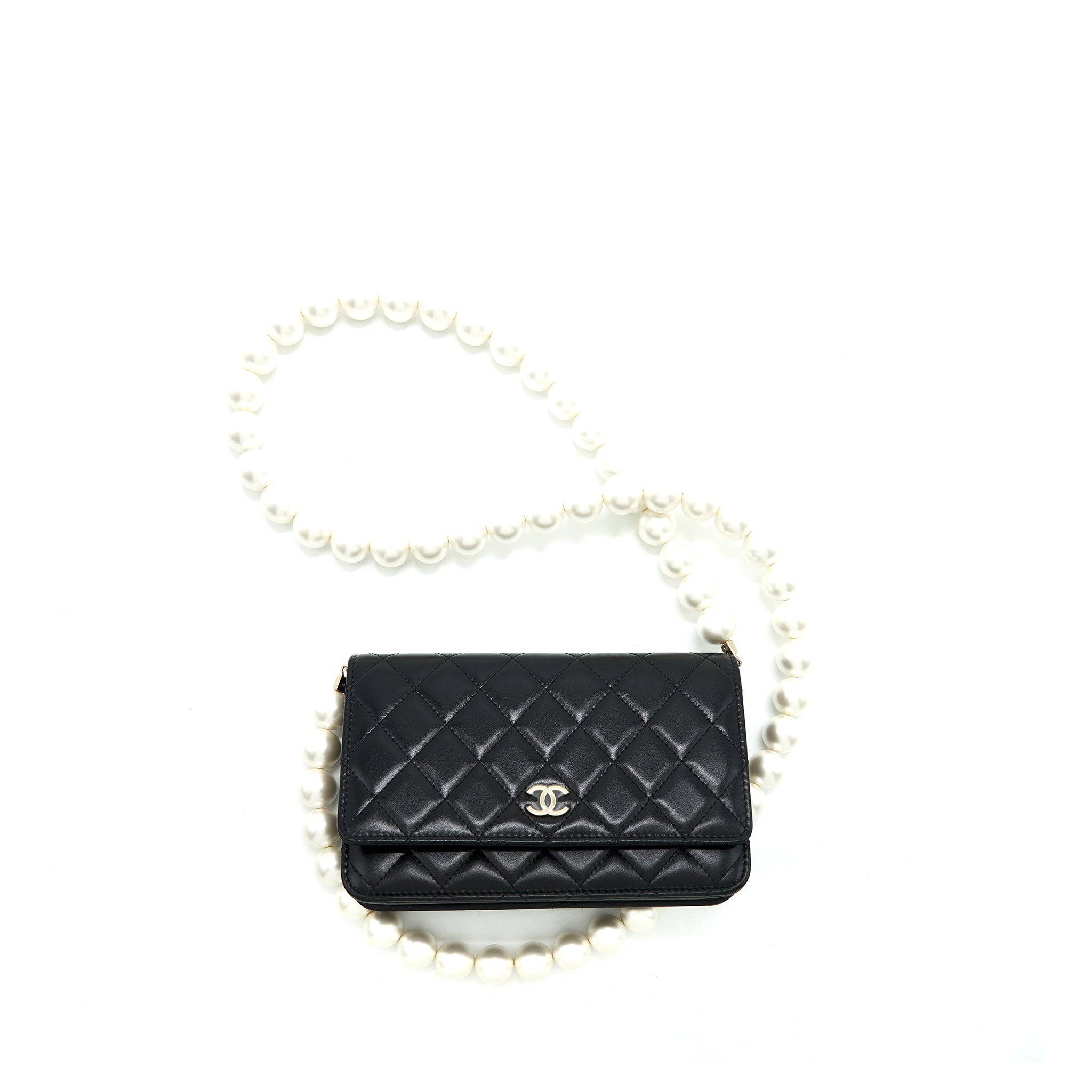 chanel-giant-pearl-crush-wallet-on-chain-black
