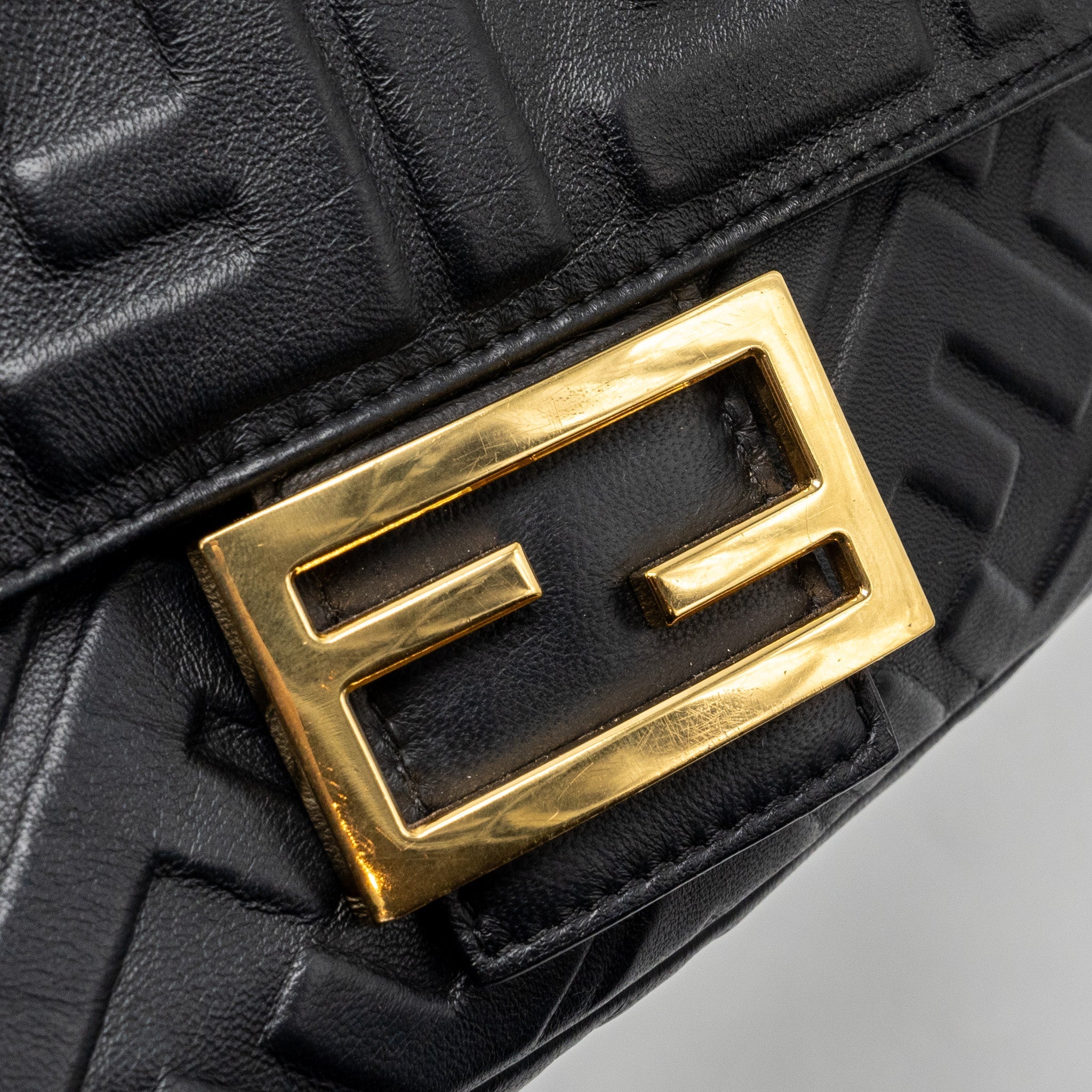 fendi-baguette-bag-with-ff-motif-nappa-black-ghw