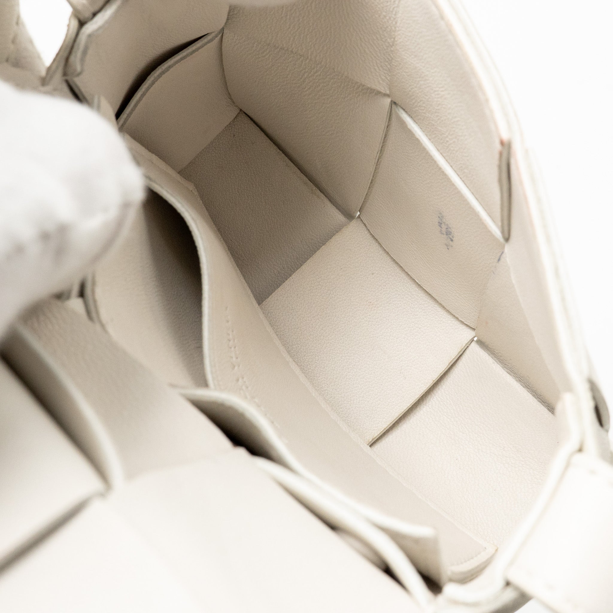 bottega-veneta-intreccio-cassette-mini-bag-lambskin-white