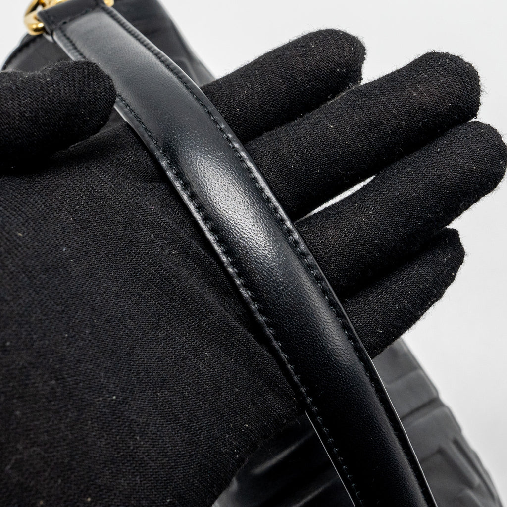 fendi-baguette-bag-with-ff-motif-nappa-black-ghw