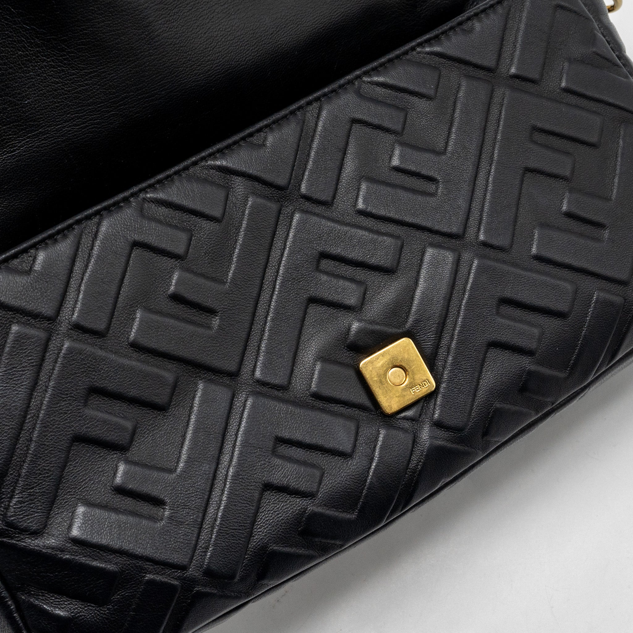 fendi-baguette-bag-with-ff-motif-nappa-black-ghw