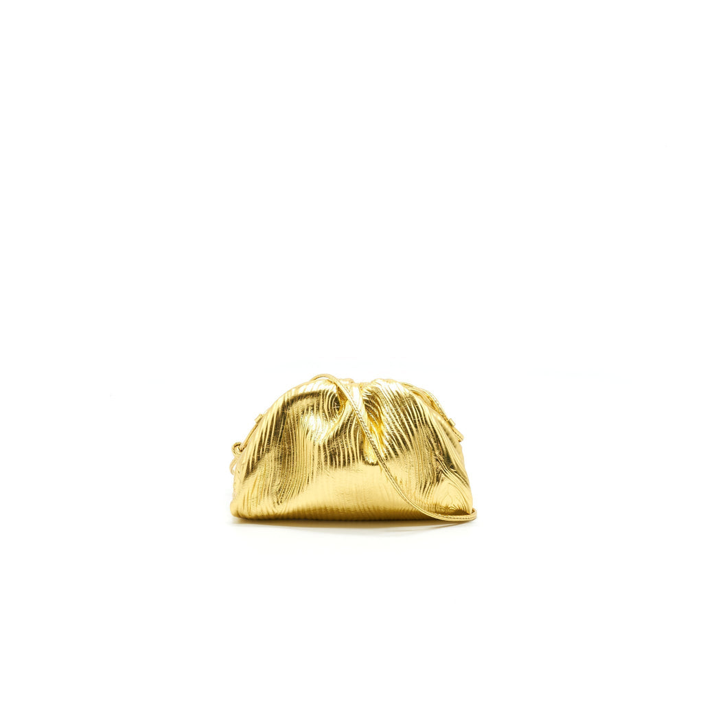 bottega-veneta-the-mini-pouch-color-oro