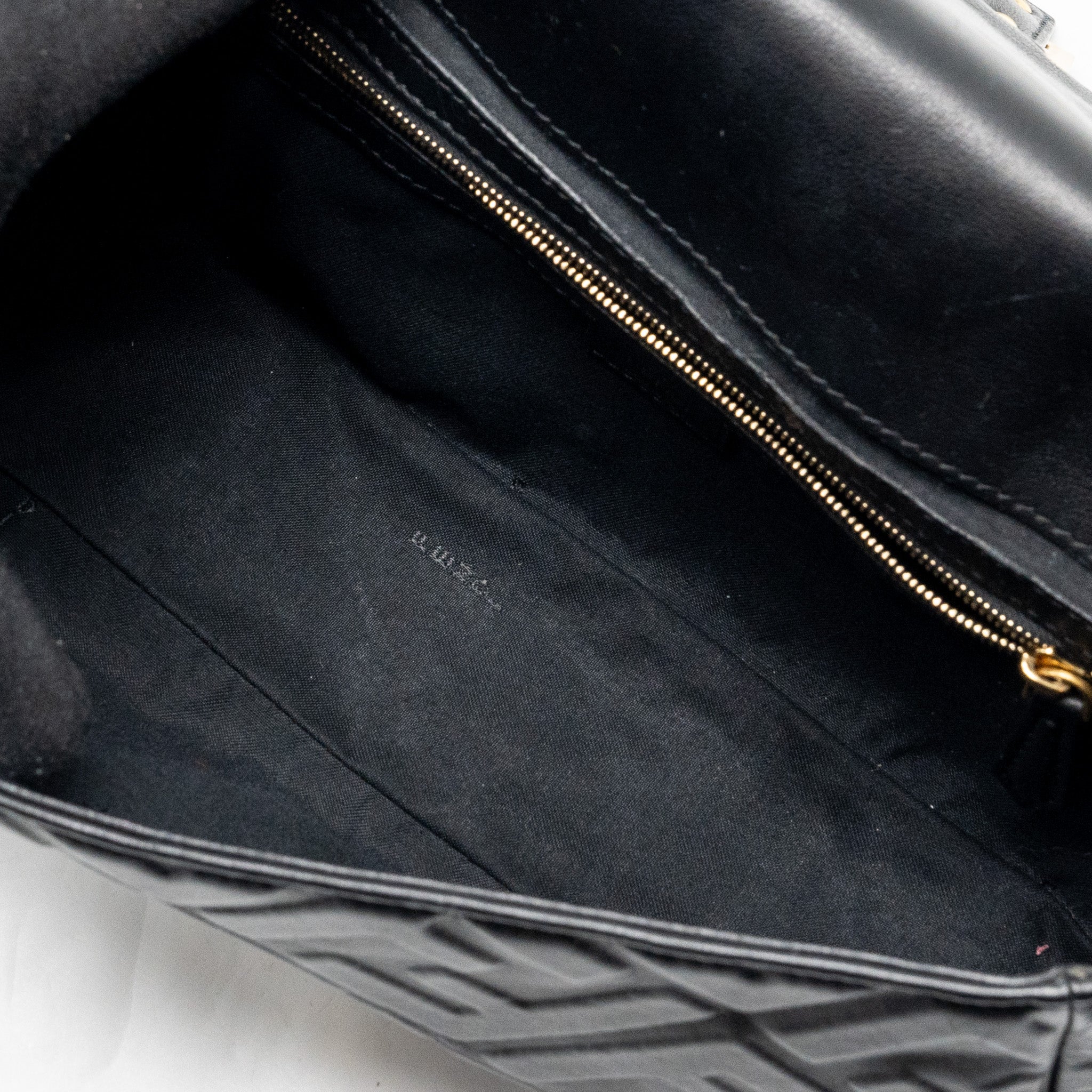 fendi-baguette-bag-with-ff-motif-nappa-black-ghw