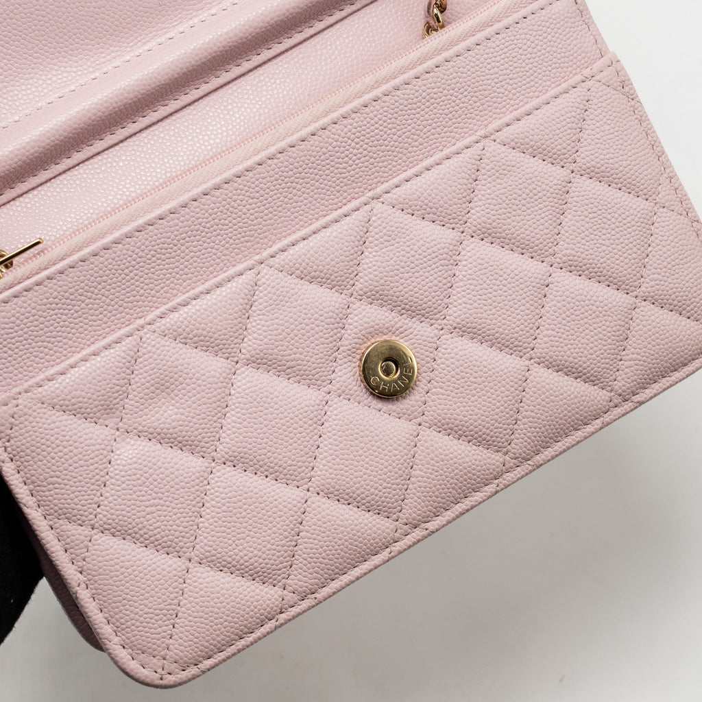 chanel-classic-wallet-on-chain-caviar-light-pink-lghw-1