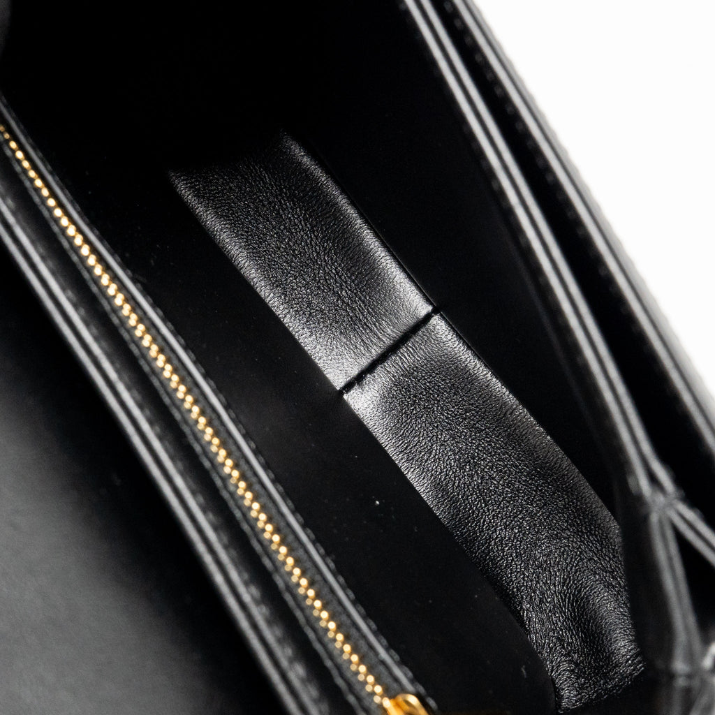 celine-teen-triomphe-bag-triomphe-canvas-calfskin-black-white-ghw