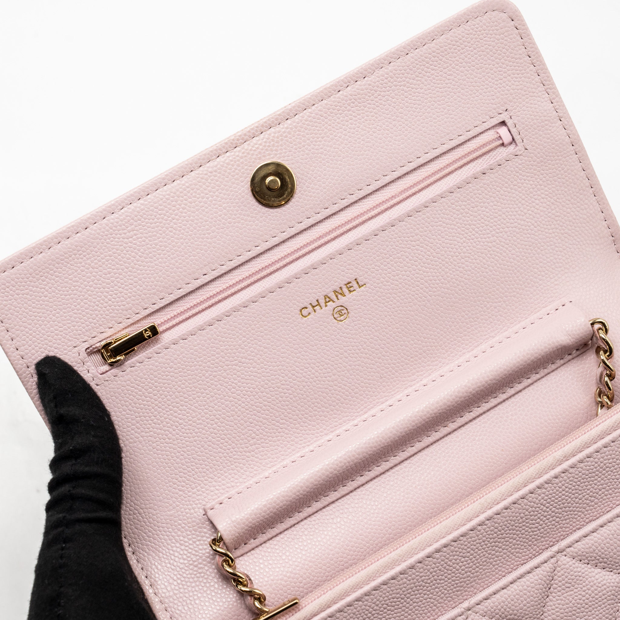 chanel-classic-wallet-on-chain-caviar-light-pink-lghw-1