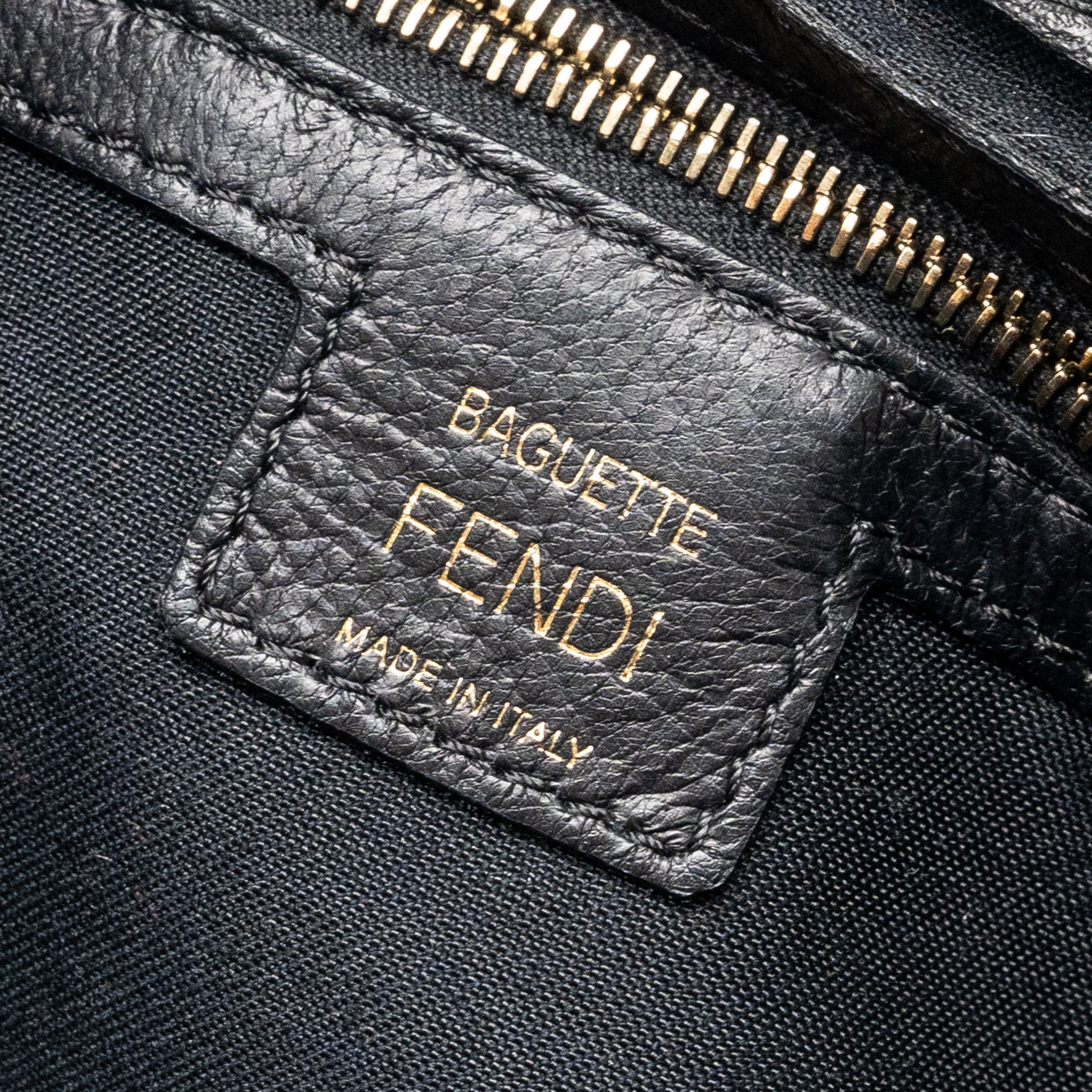fendi-baguette-bag-with-ff-motif-nappa-black-ghw