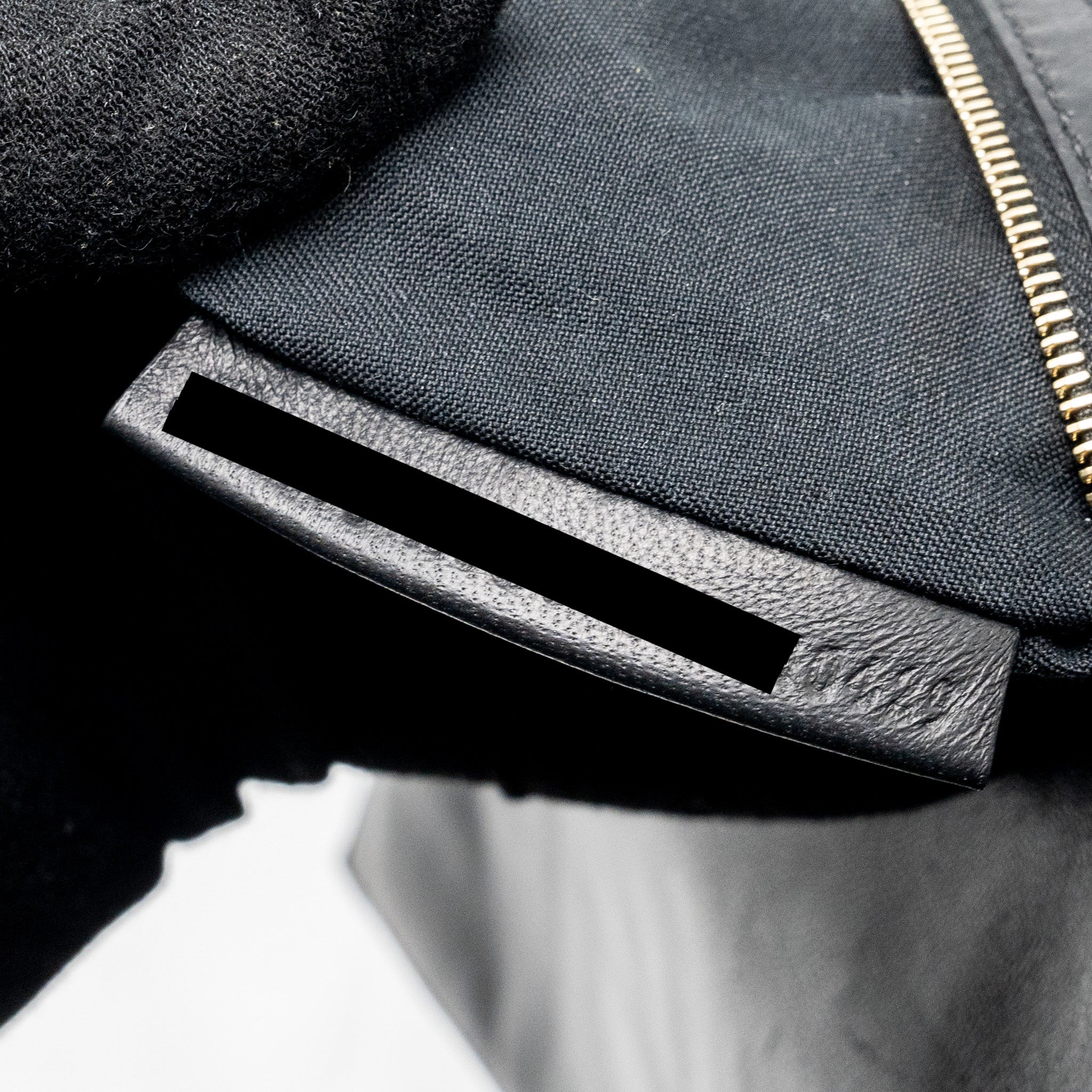 fendi-baguette-bag-with-ff-motif-nappa-black-ghw