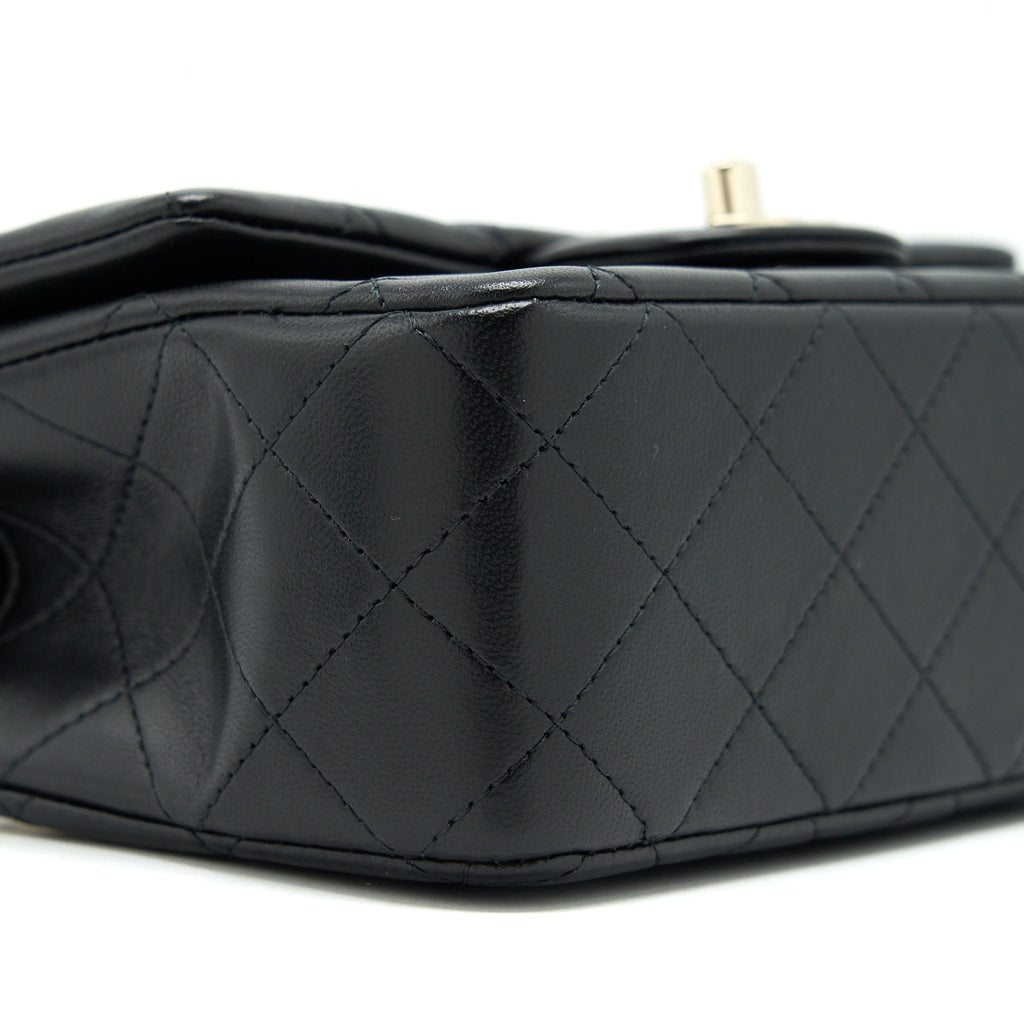 chanel-22p-top-handle-mini-rectangular-flap-bag-lambskin-black-lghw