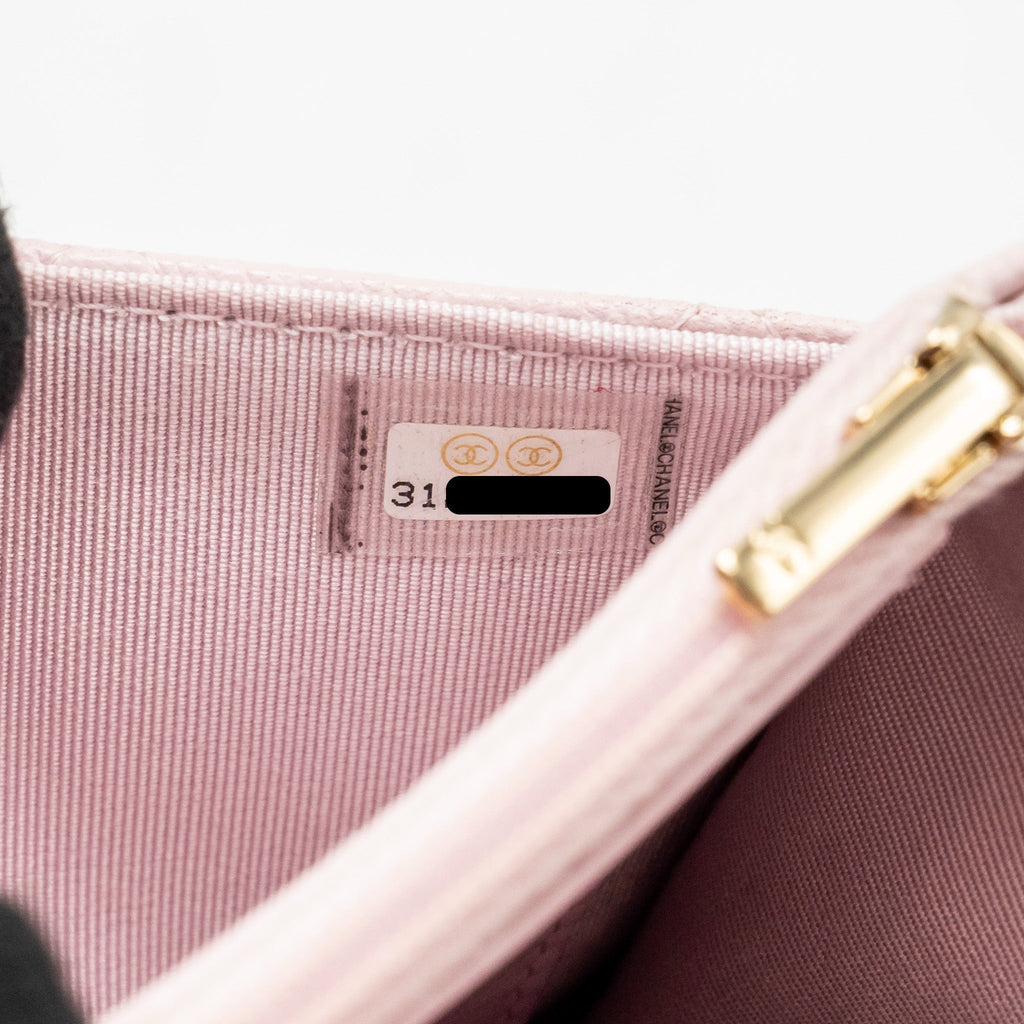 chanel-classic-wallet-on-chain-caviar-light-pink-lghw-1