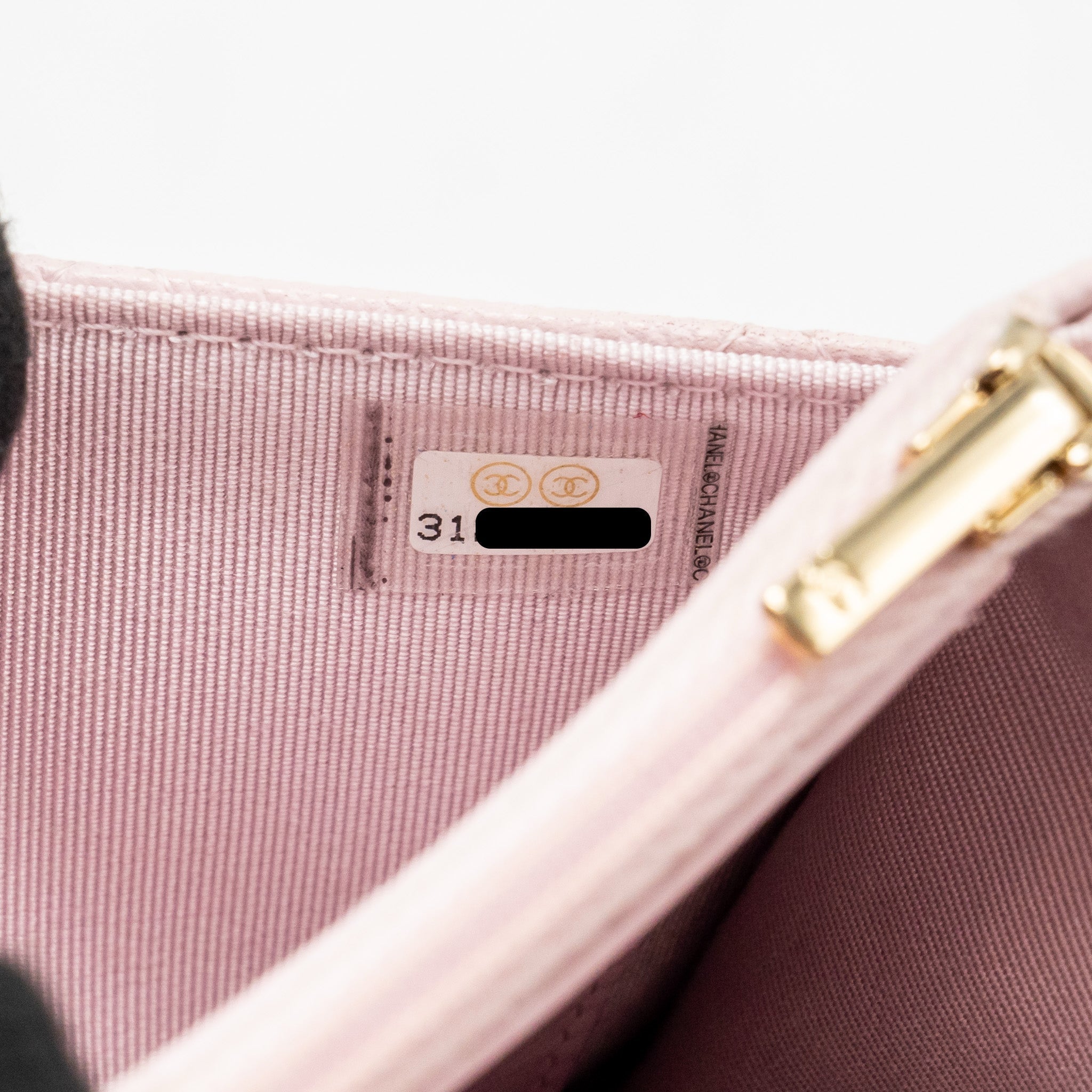 chanel-classic-wallet-on-chain-caviar-light-pink-lghw-1