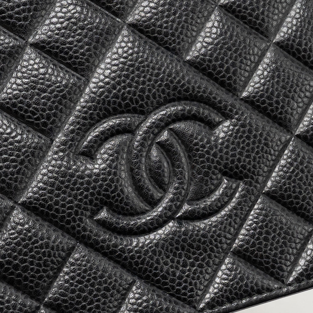chanel-quilted-diamond-cc-logo-wallet-on-chain-caviar-black-shw
