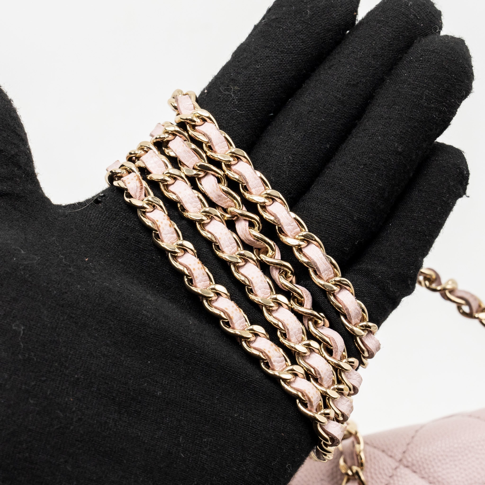 chanel-classic-wallet-on-chain-caviar-light-pink-lghw-1