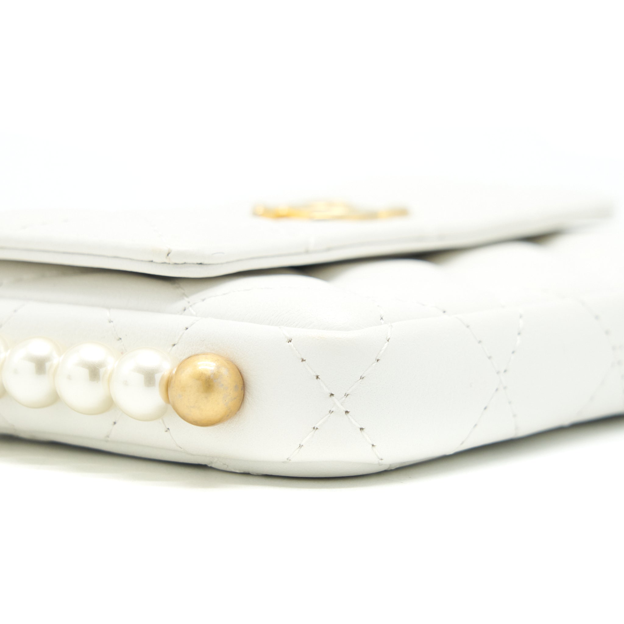 chanel-pearl-crush-mini-crossbody-bag-lambskin-white-ghw