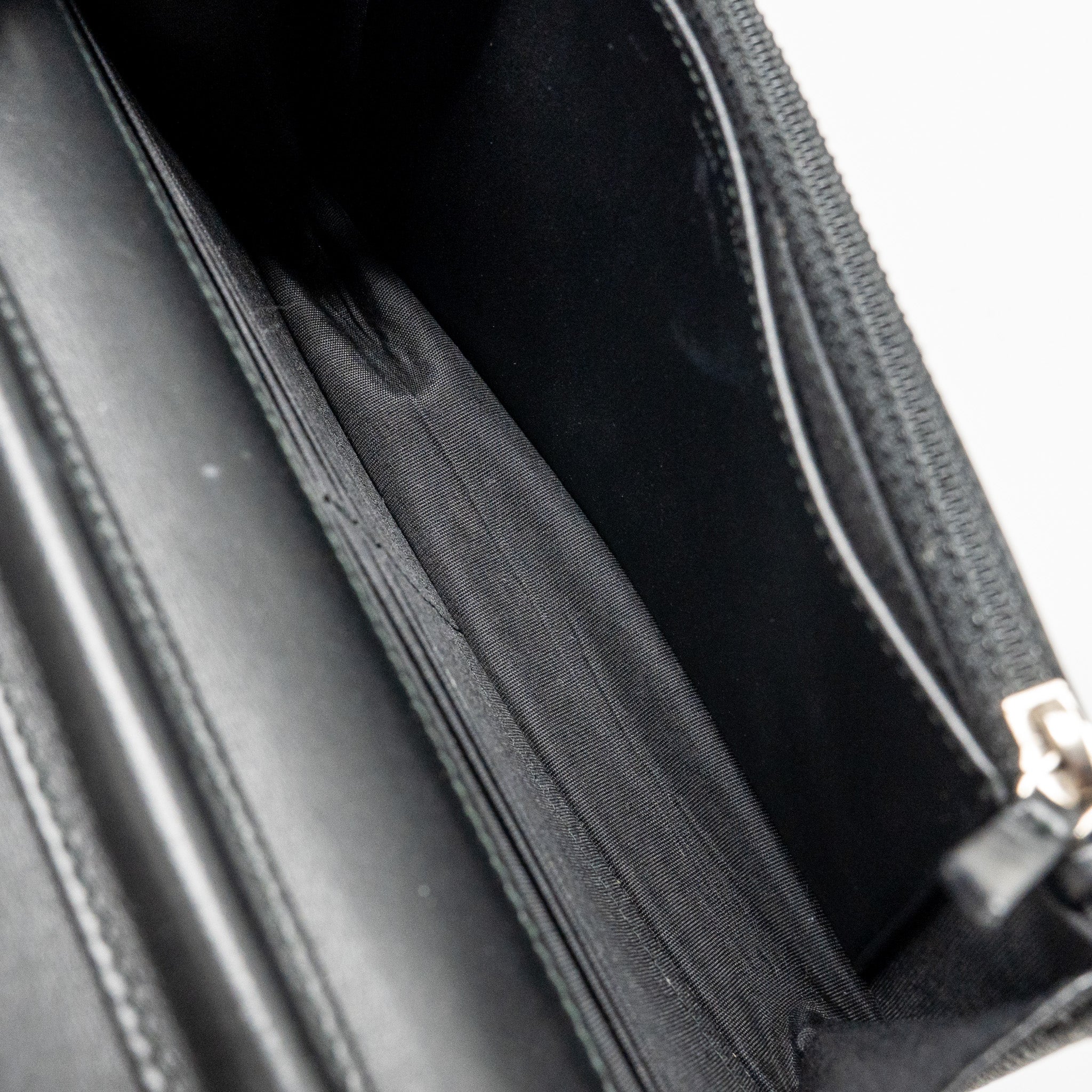 chanel-quilted-diamond-cc-logo-wallet-on-chain-caviar-black-shw