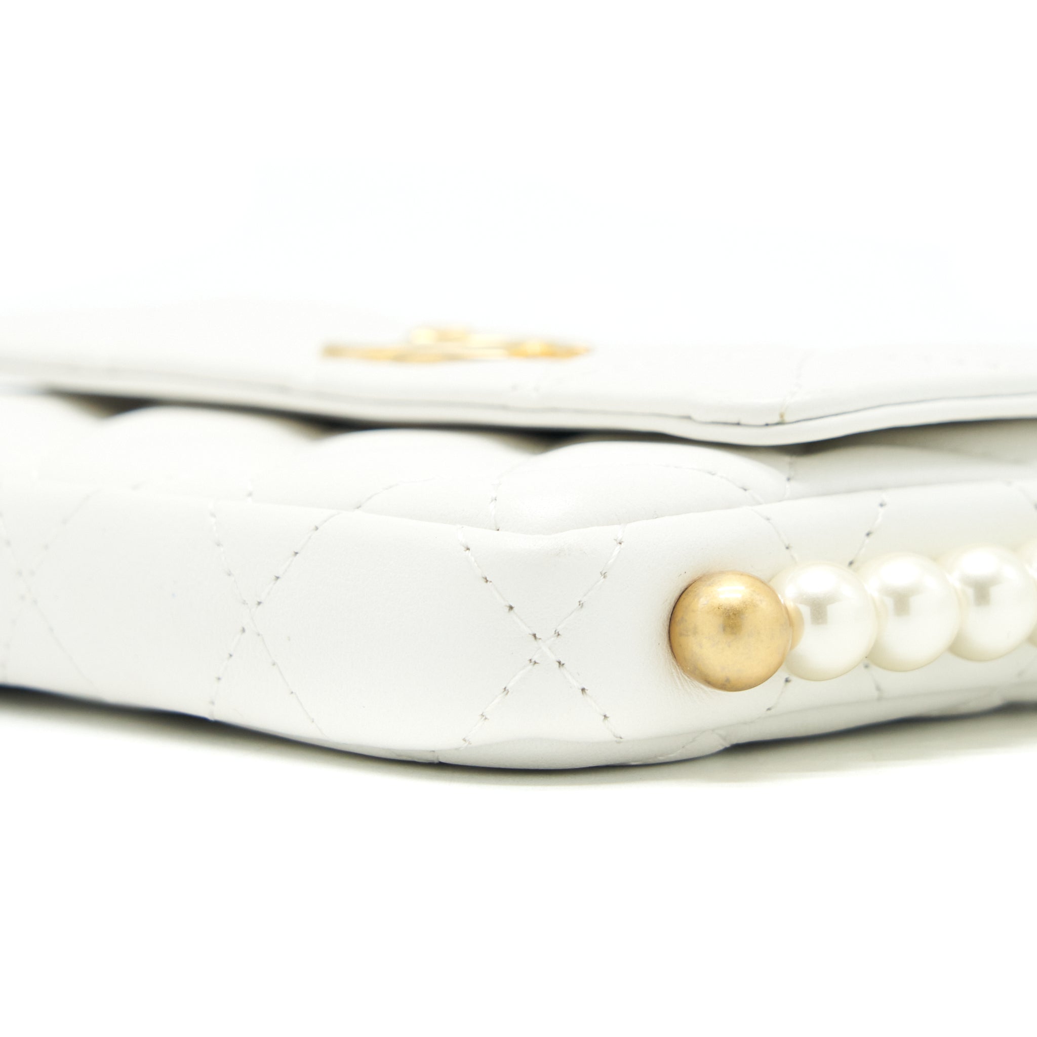 chanel-pearl-crush-mini-crossbody-bag-lambskin-white-ghw