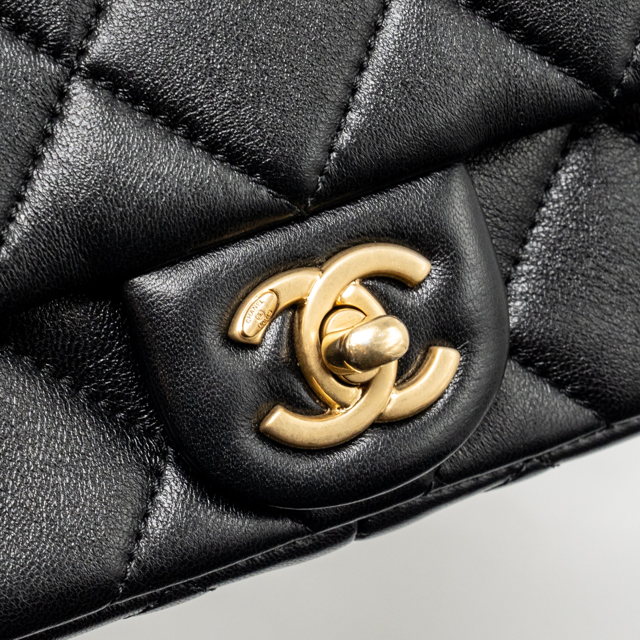 chanel-24s-pearl-adjustable-chain-mini-flap-bag-lambskin-black-ghwmicrochip