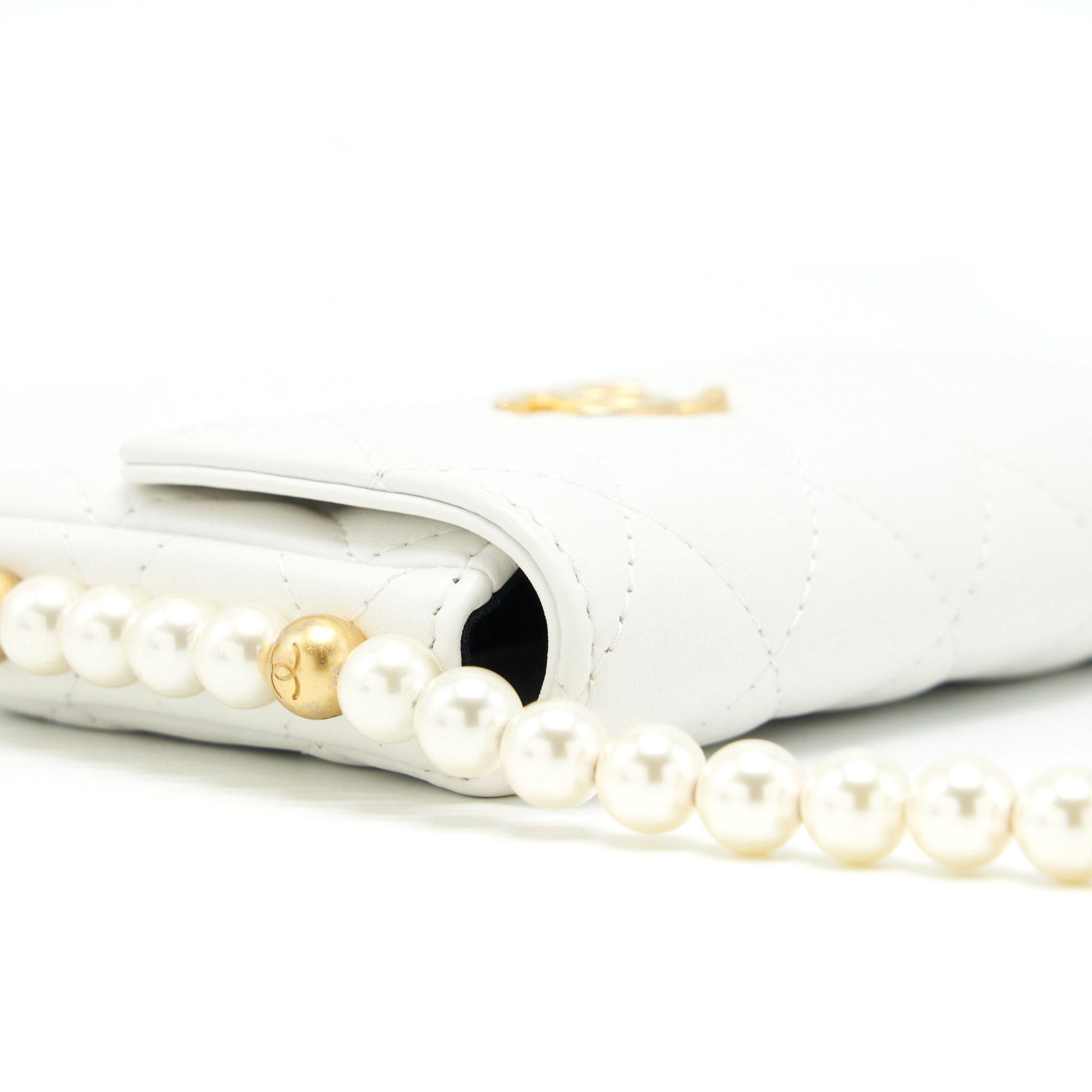 chanel-pearl-crush-mini-crossbody-bag-lambskin-white-ghw