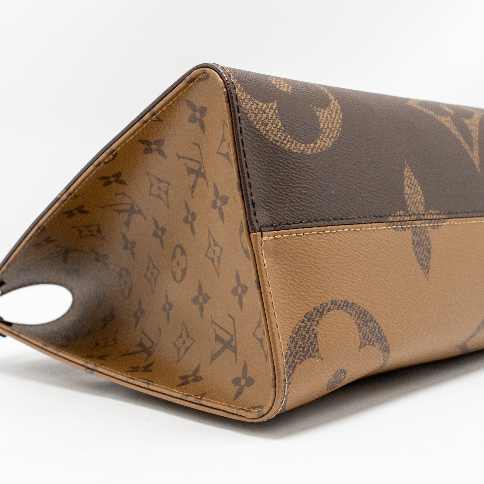 louis-vuitton-onthego-mm-monogram-canvas-ghw-11