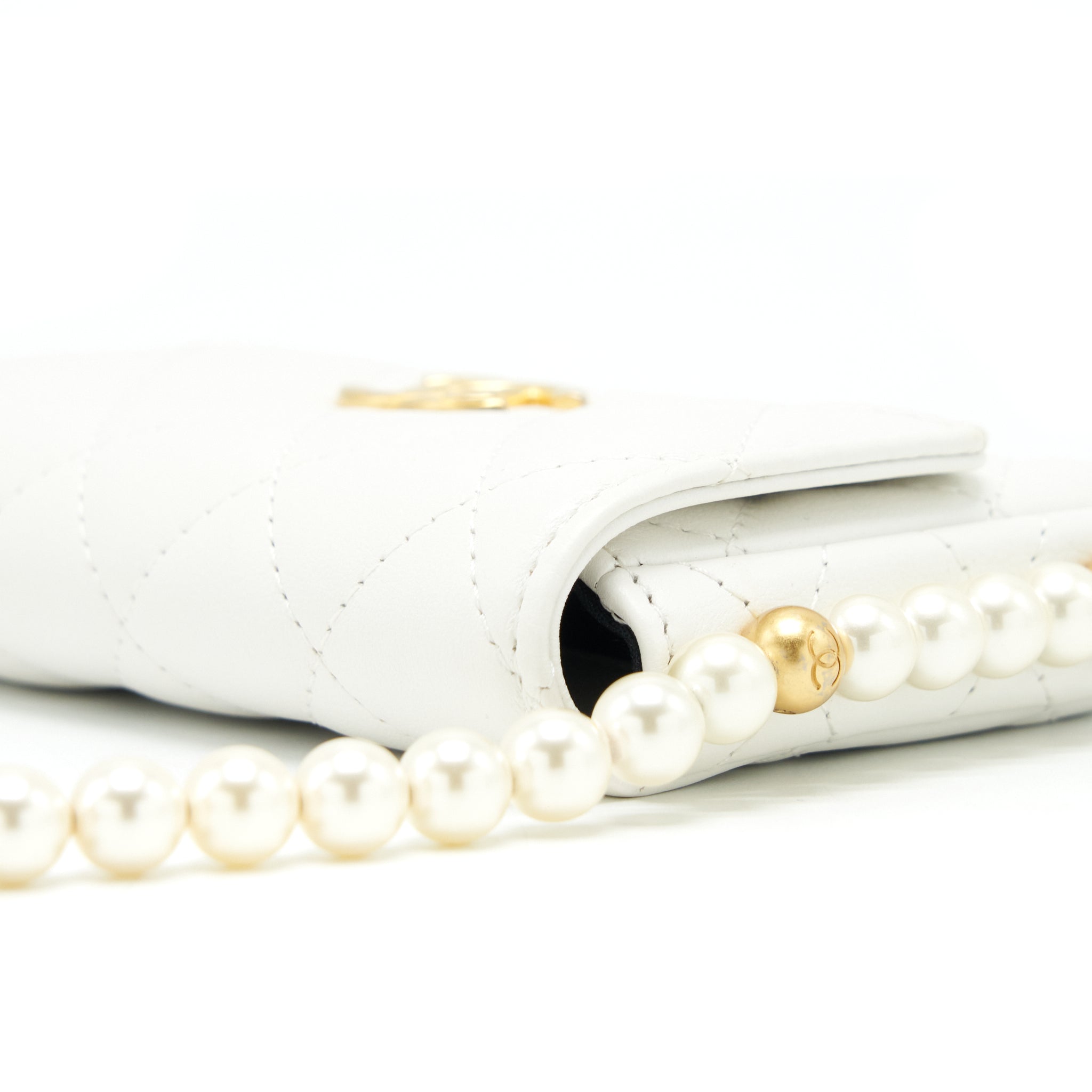 chanel-pearl-crush-mini-crossbody-bag-lambskin-white-ghw