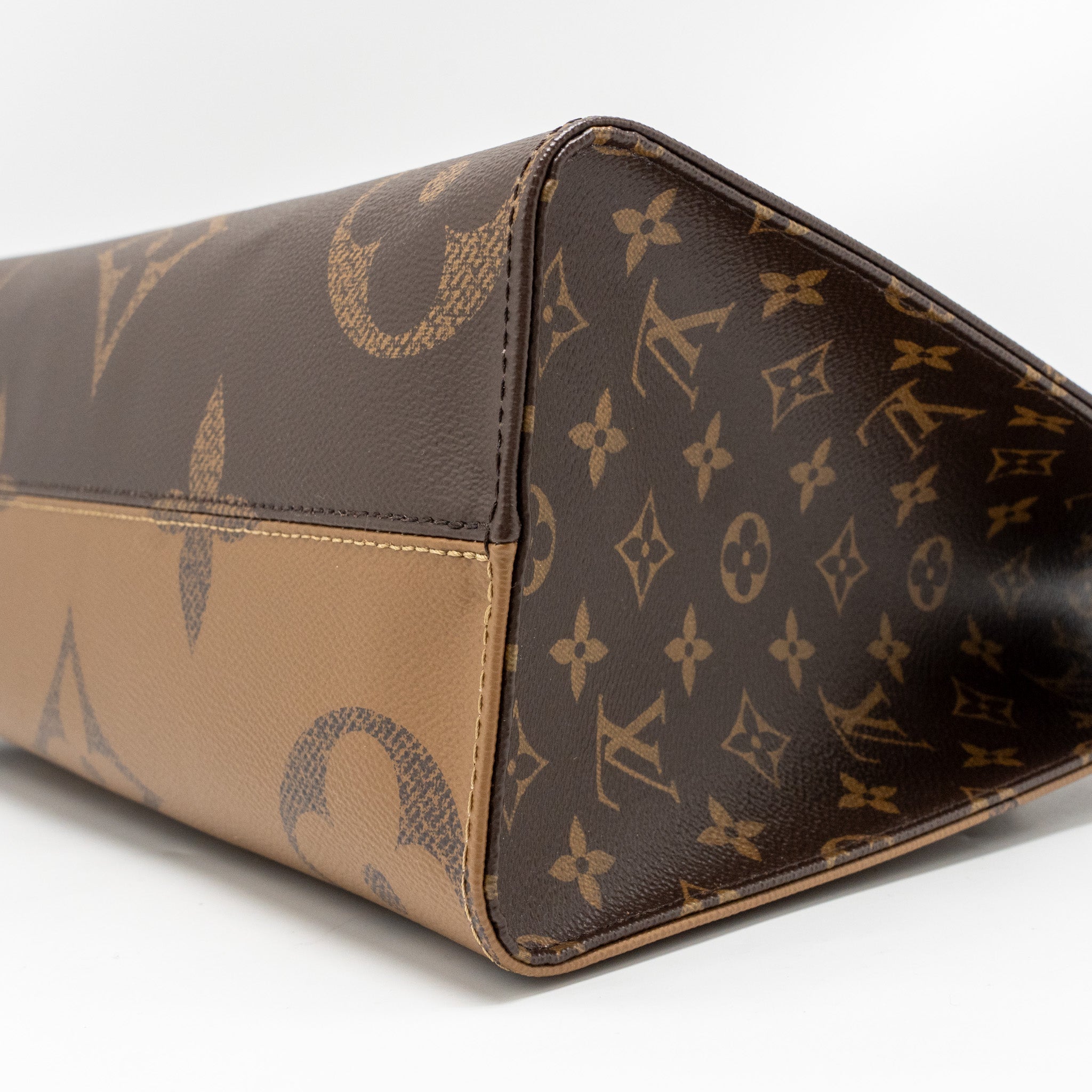louis-vuitton-onthego-mm-monogram-canvas-ghw-11