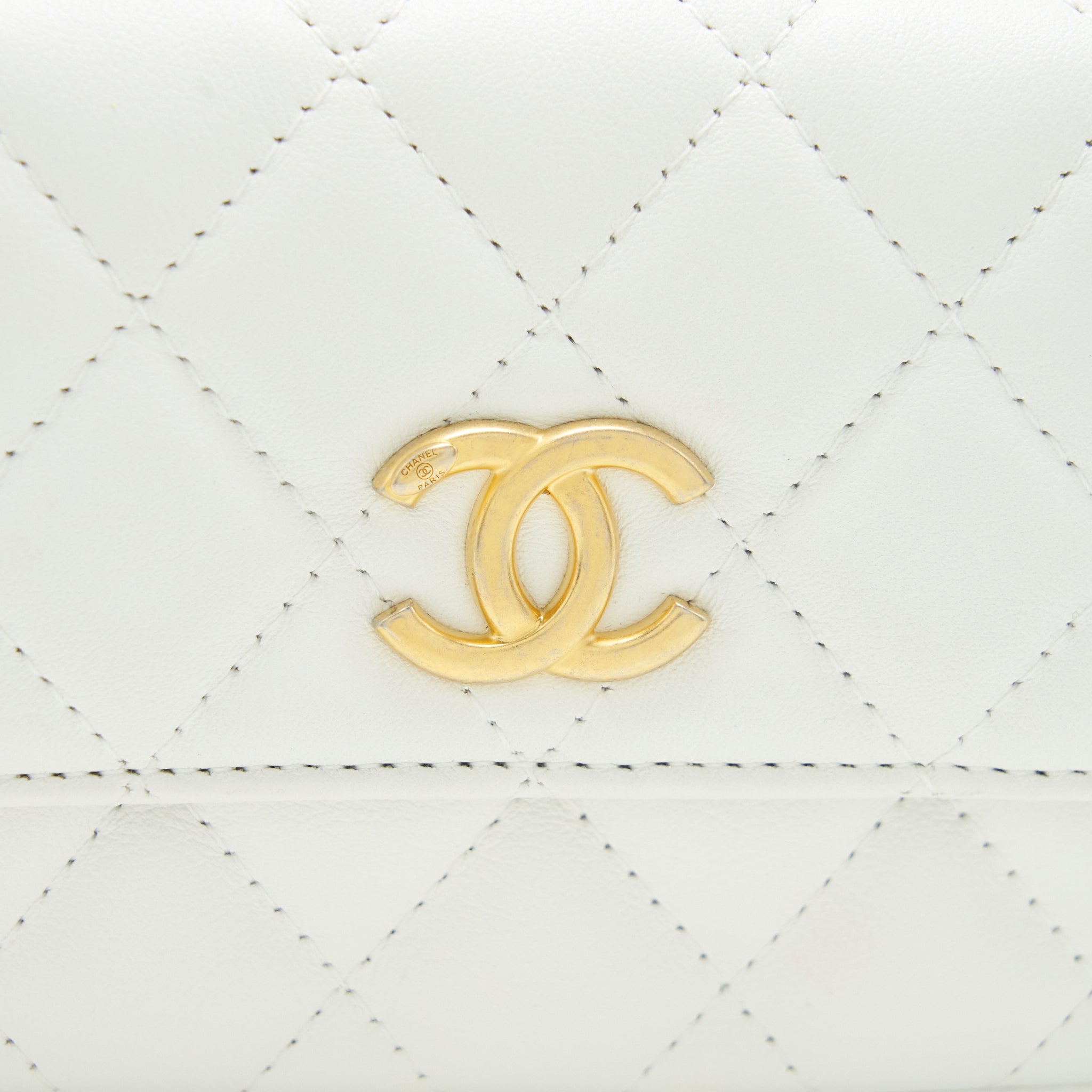 chanel-pearl-crush-mini-crossbody-bag-lambskin-white-ghw