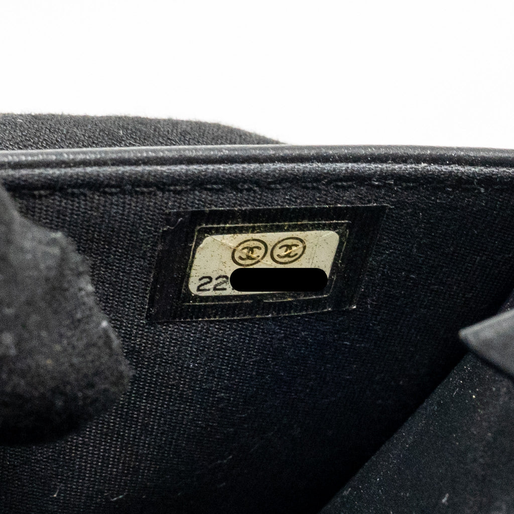chanel-quilted-diamond-cc-logo-wallet-on-chain-caviar-black-shw