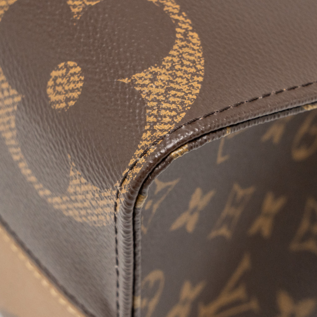 louis-vuitton-onthego-mm-monogram-canvas-ghw-11