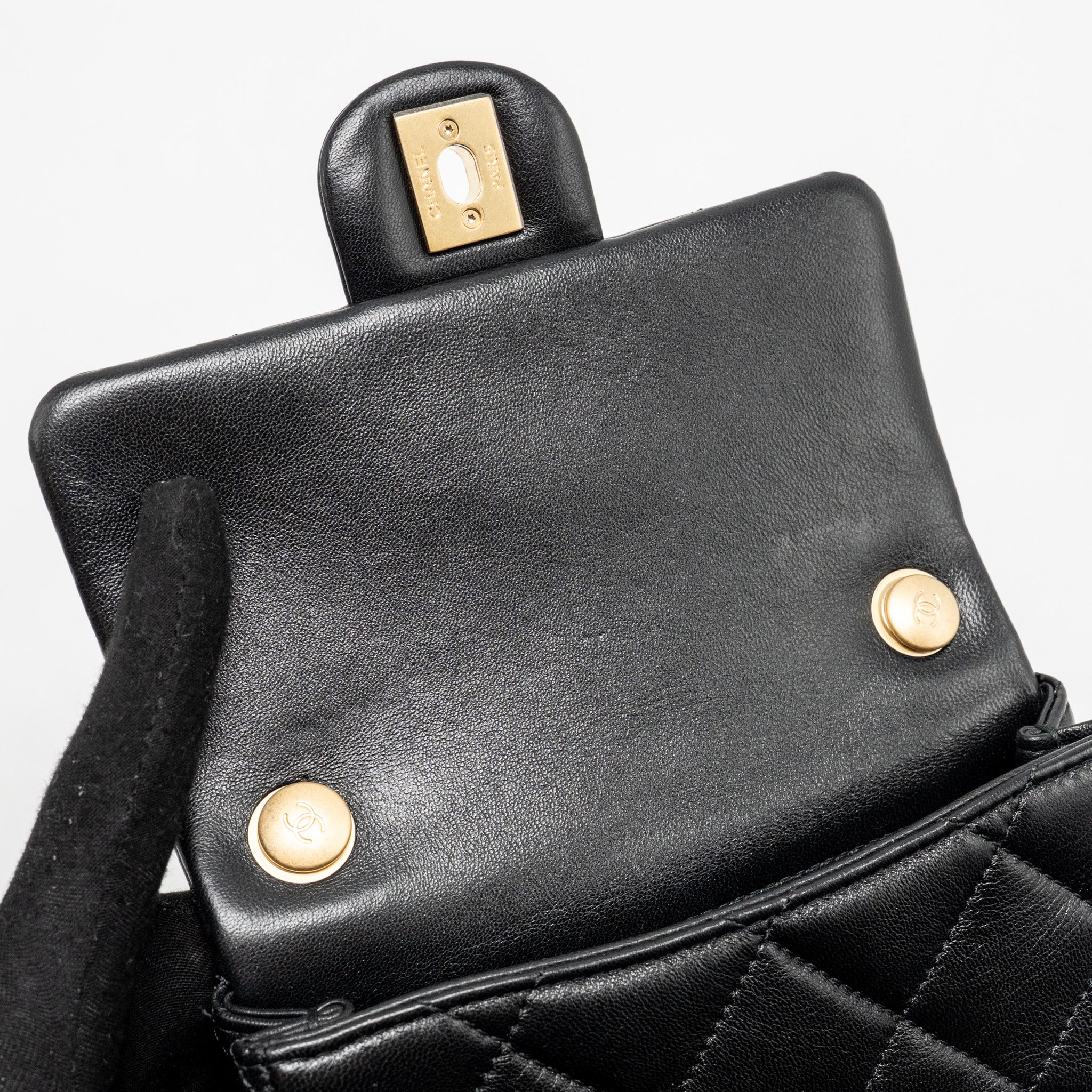 chanel-24s-pearl-adjustable-chain-mini-flap-bag-lambskin-black-ghwmicrochip