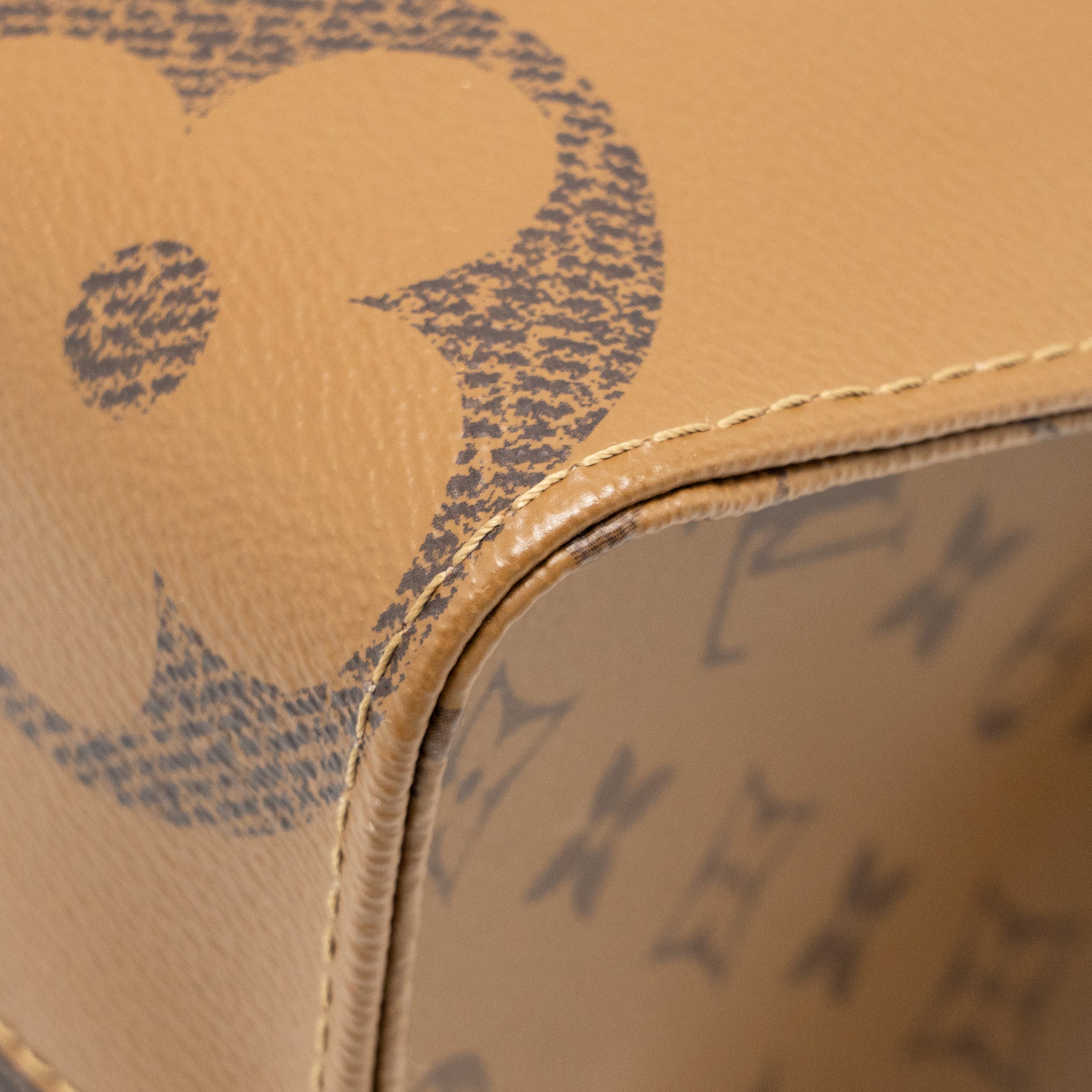 louis-vuitton-onthego-mm-monogram-canvas-ghw-11