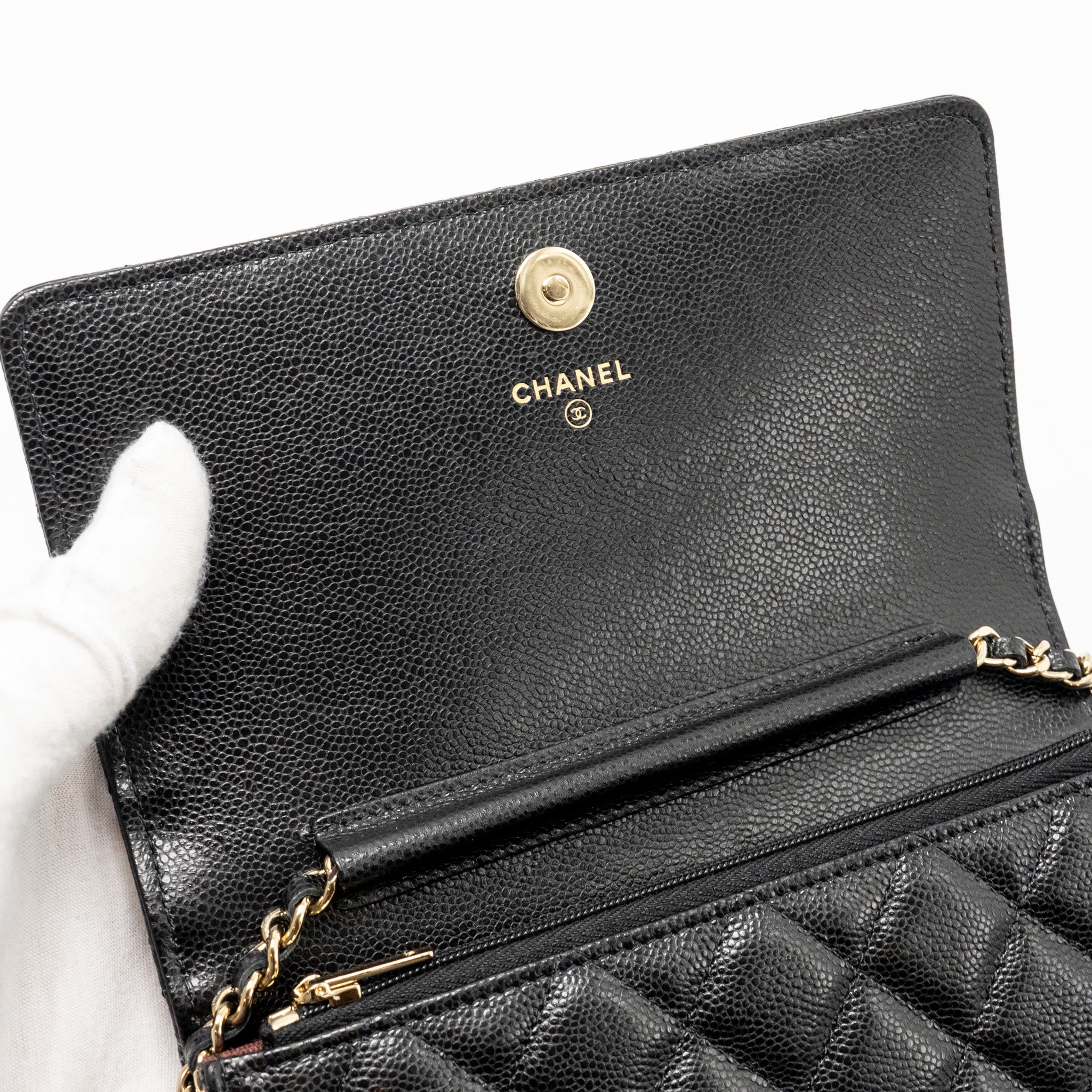 chanel-square-wallet-on-chain-caviar-black-lghw-microchip