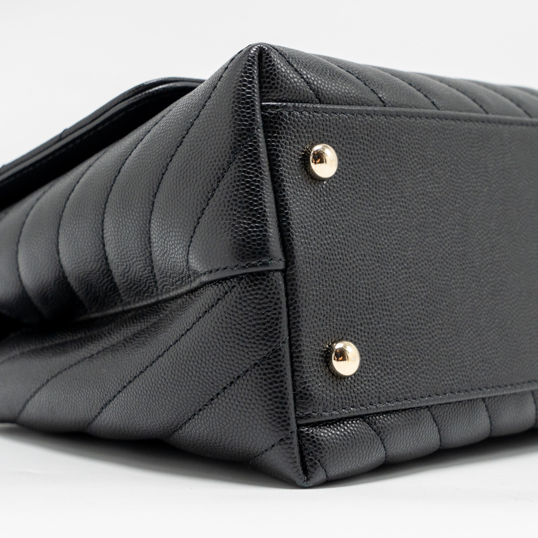 chanel-medium-chevron-coco-handle-caviar-black-burgundy-handle-lghw-copy