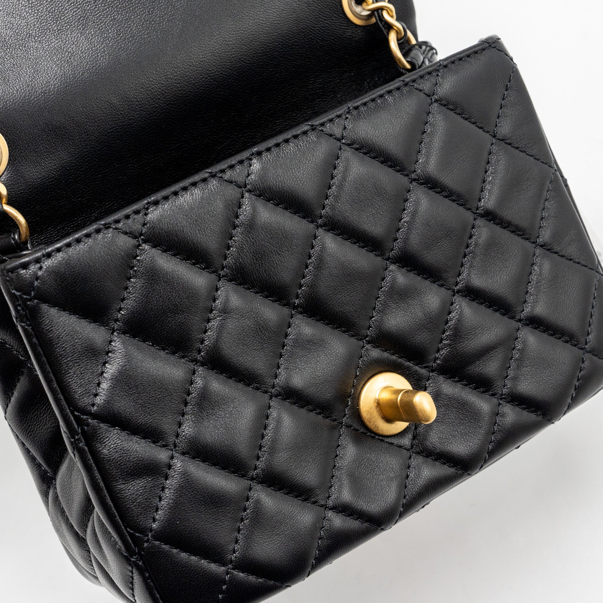 chanel-22c-pearl-crush-mini-square-flap-bag-lambskin-black-ghw-microchip-copy